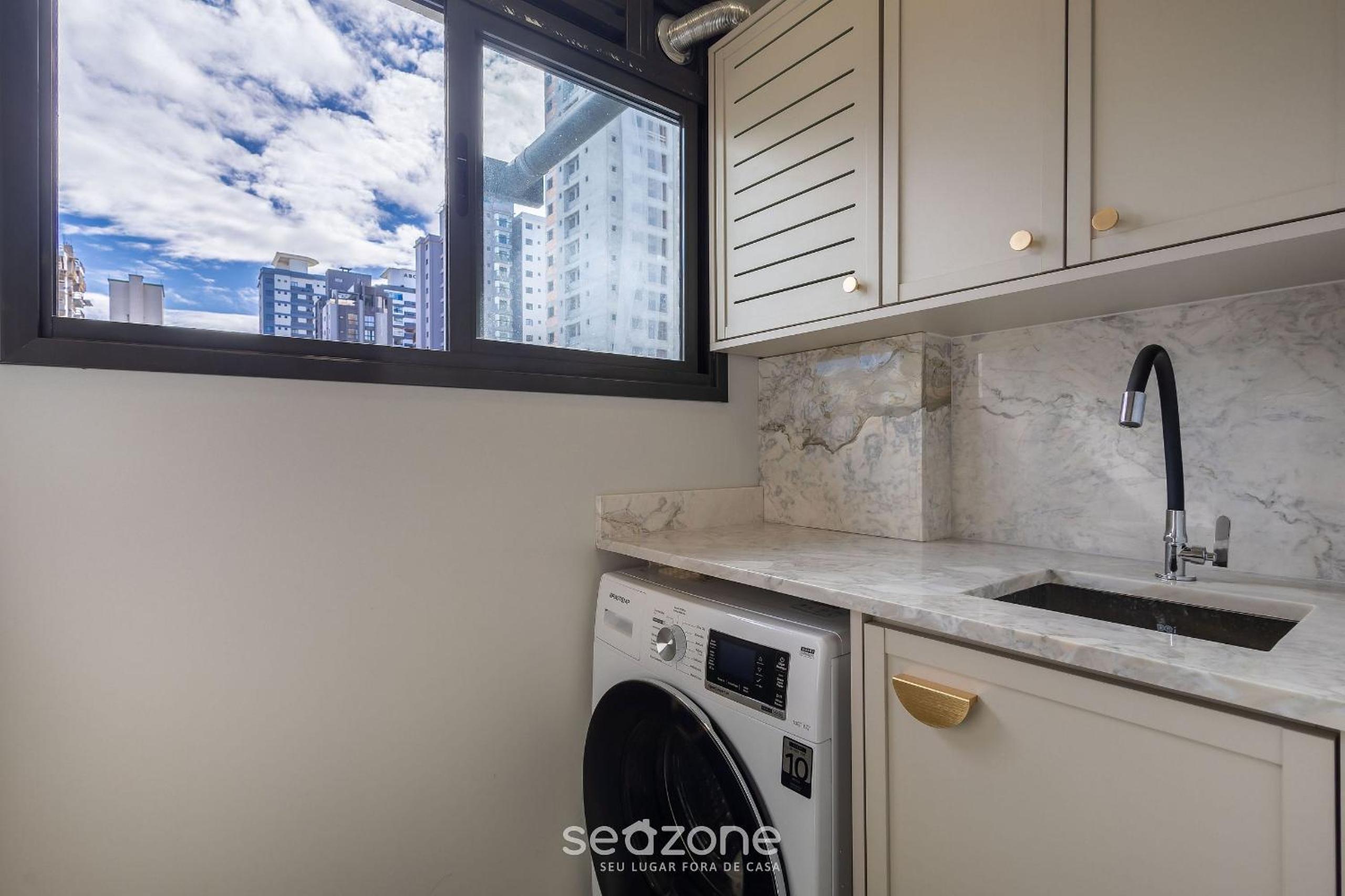 Apart with barbecue 600m from the beach AQT0604