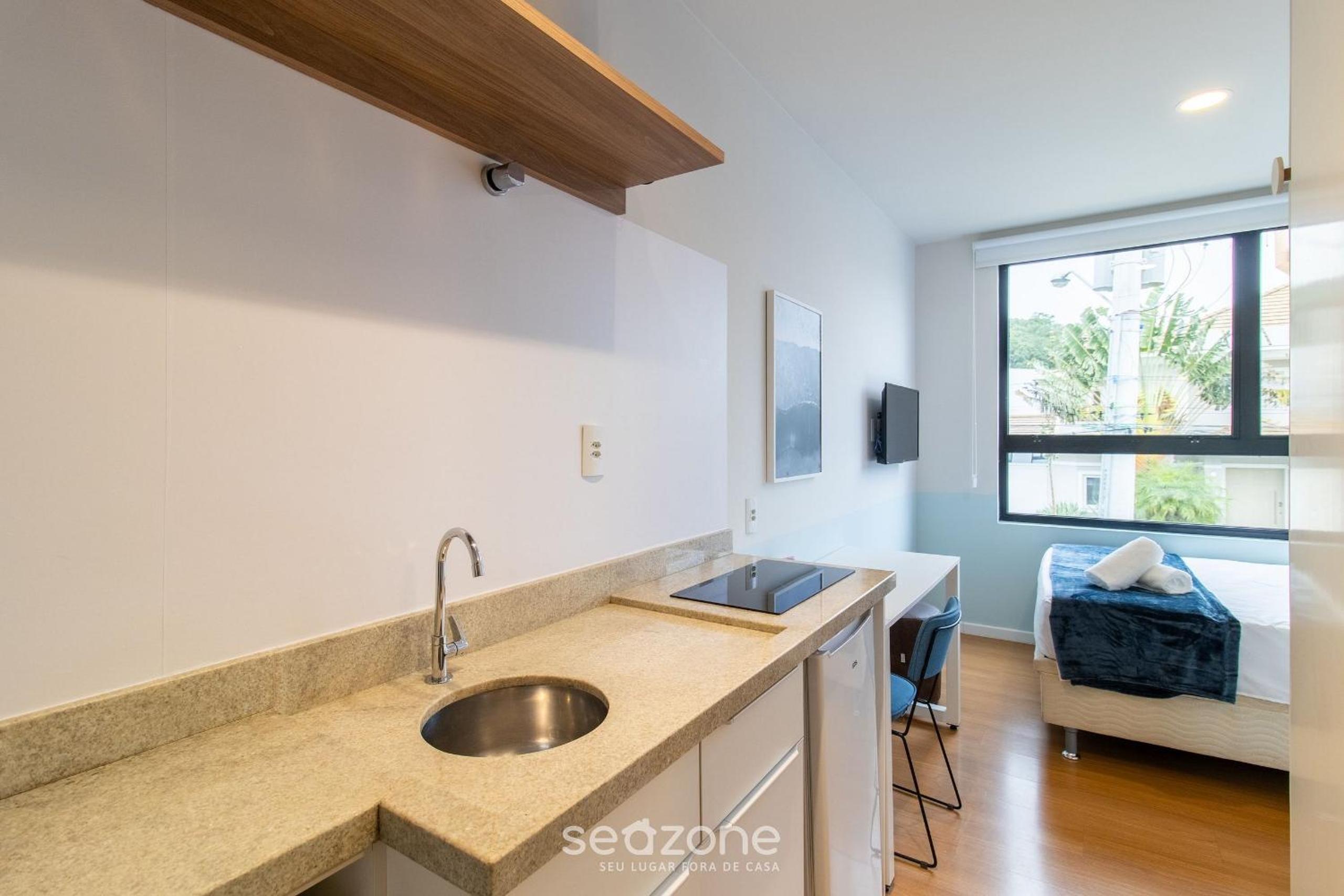 Modern studio just minutes from the beach SID0209