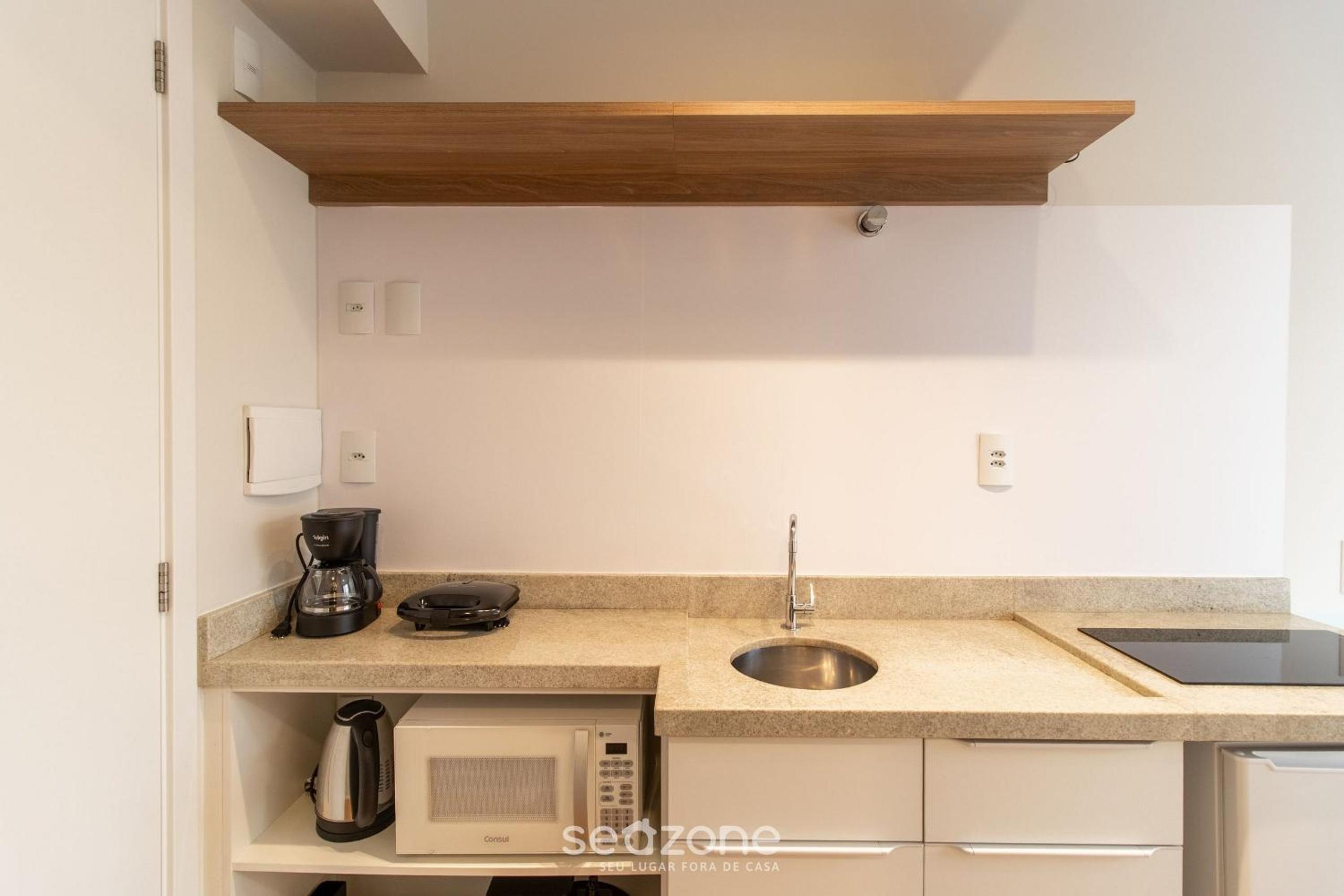 Modern studio just minutes from the beach SID0209