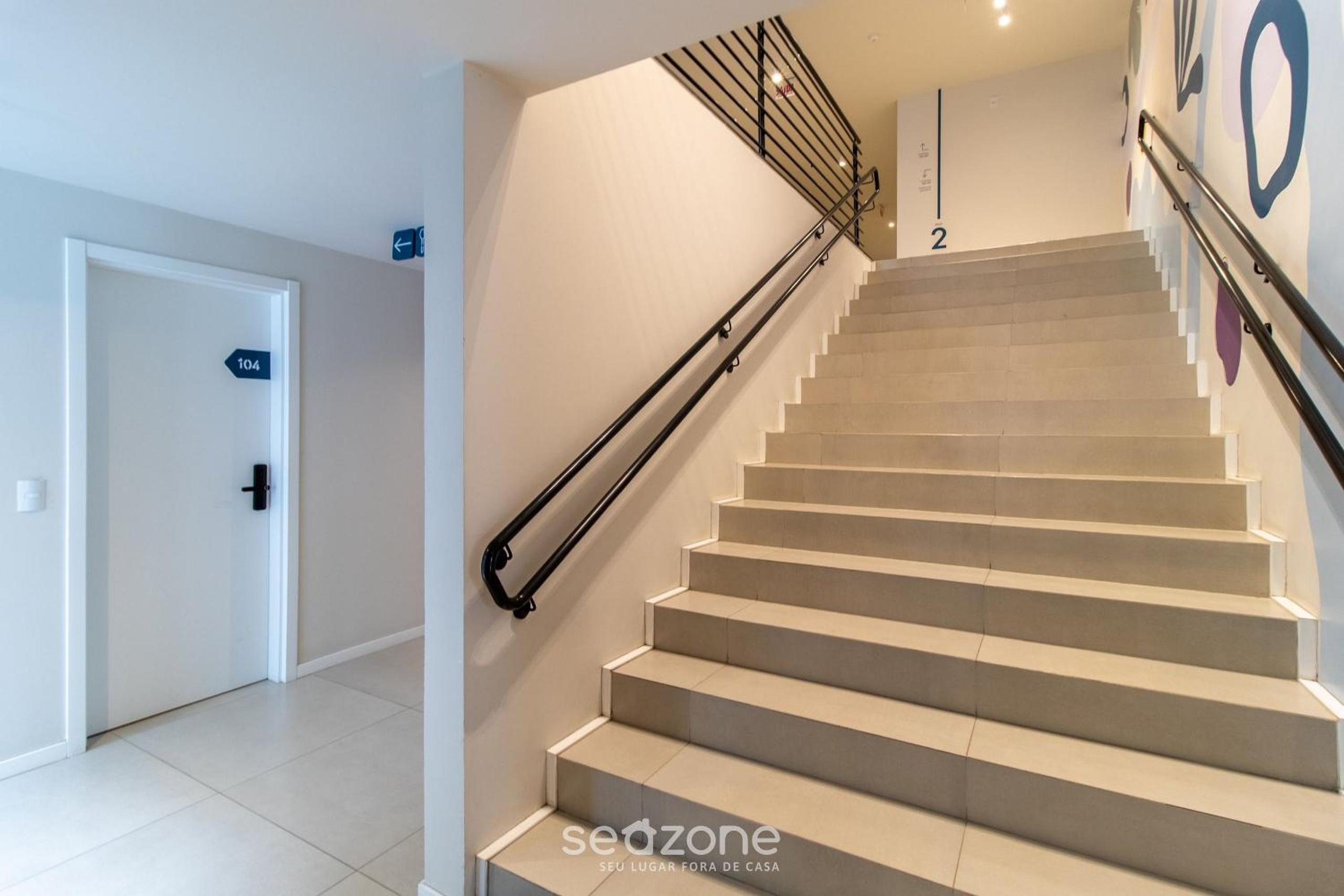 Modern studio just minutes from the beach SID0209