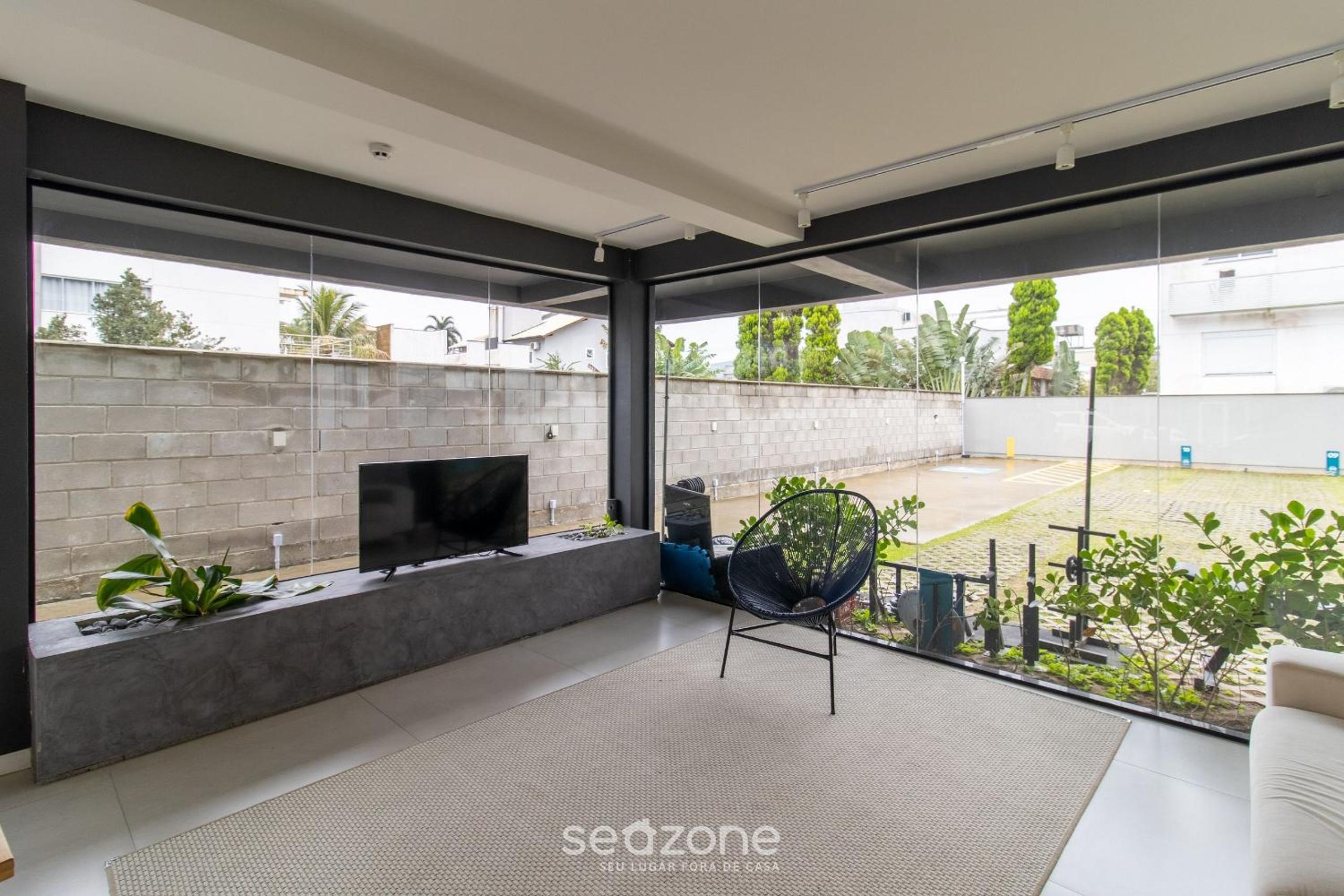 Modern studio just minutes from the beach SID0209