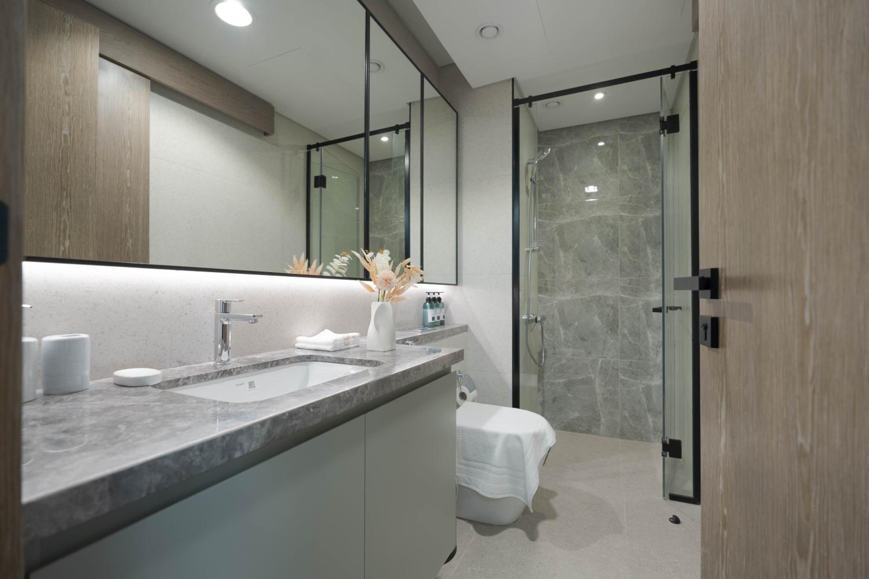 KeyRock Golf Gate - Relax and Unwind with Pool and Sauna