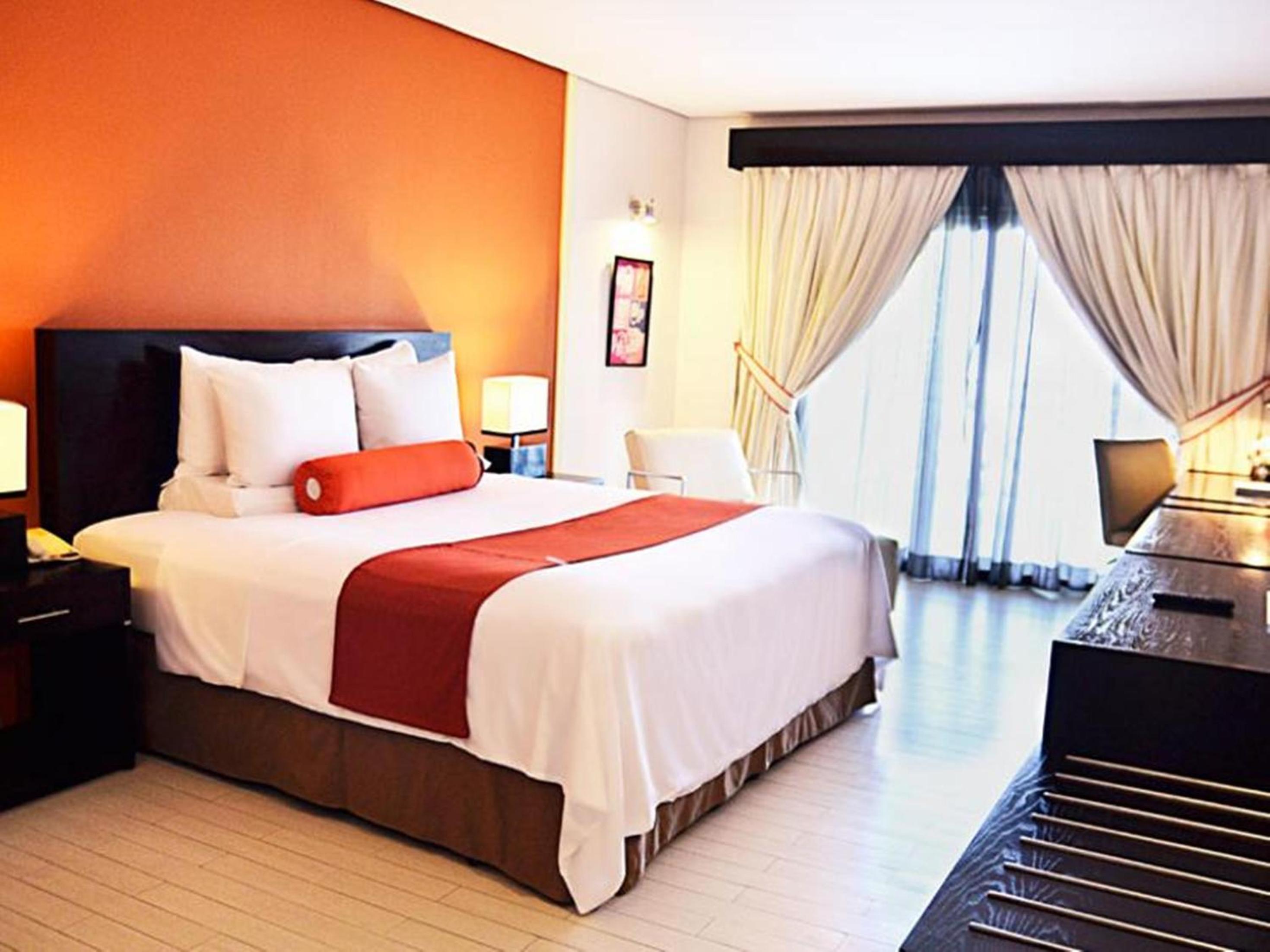 Thunderbird Resorts - Poro Point