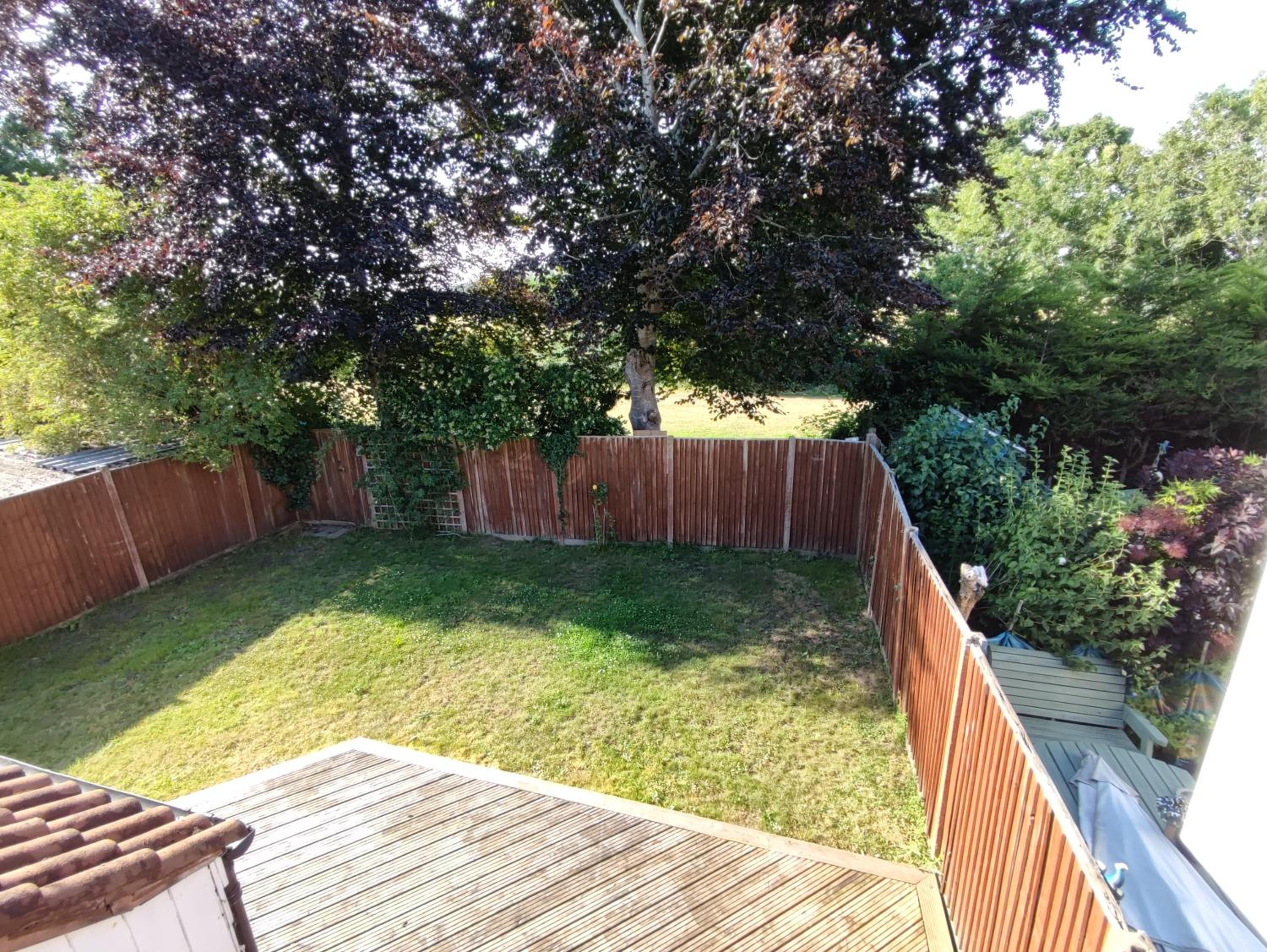 3 Bedroom HOUSE, OFF STREET PARKING, GARDEN, Wi-fi, CONTRACTOR STAY, close to the beach, shops, hospital, airport