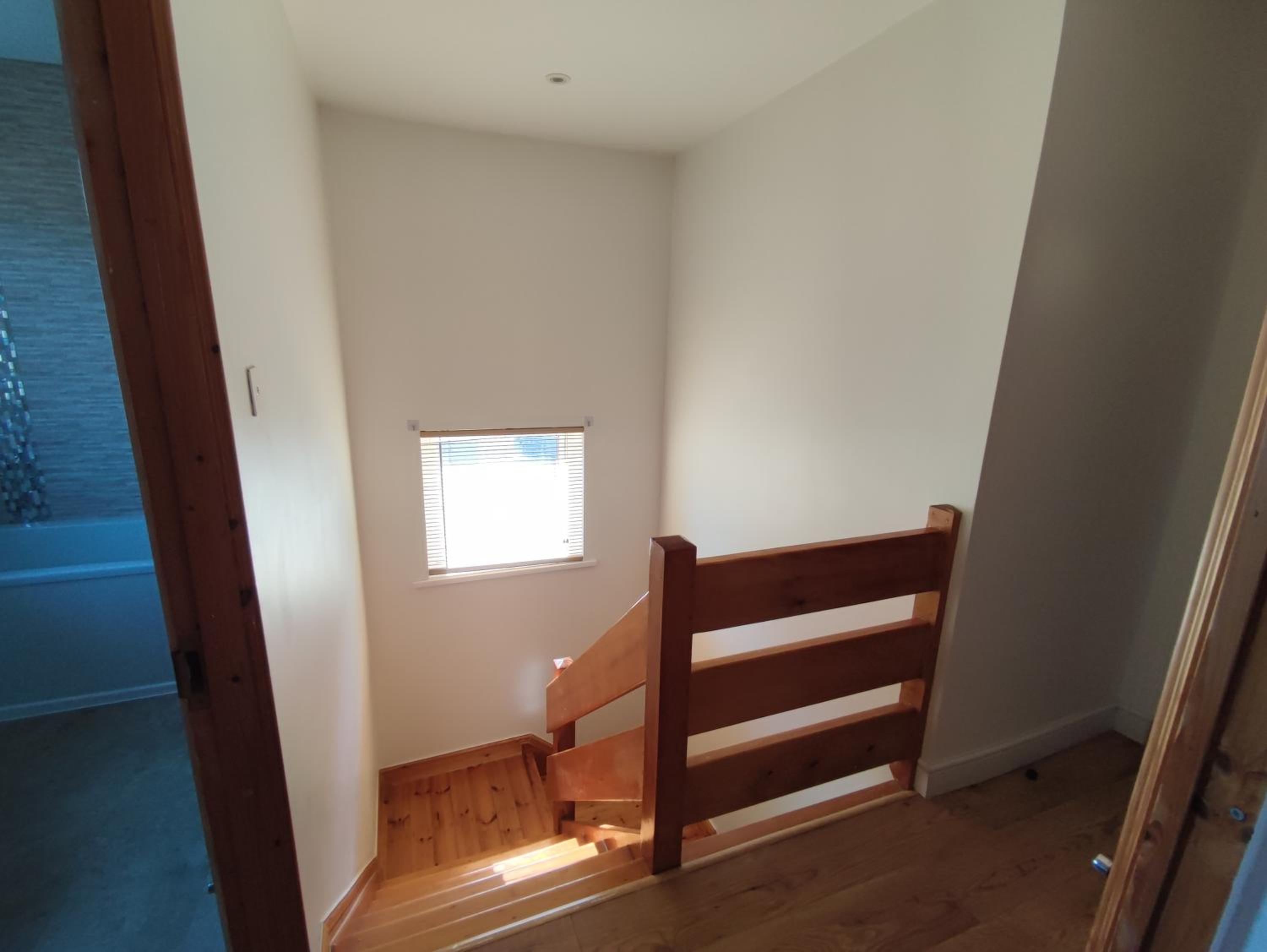 3 Bedroom HOUSE, OFF STREET PARKING, GARDEN, Wi-fi, CONTRACTOR STAY, close to the beach, shops, hospital, airport