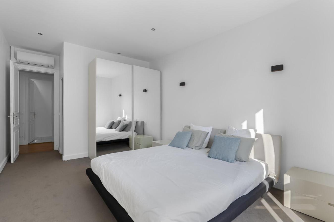Luxury 5 Bed Residence - Opposite Arc de Triomphe
