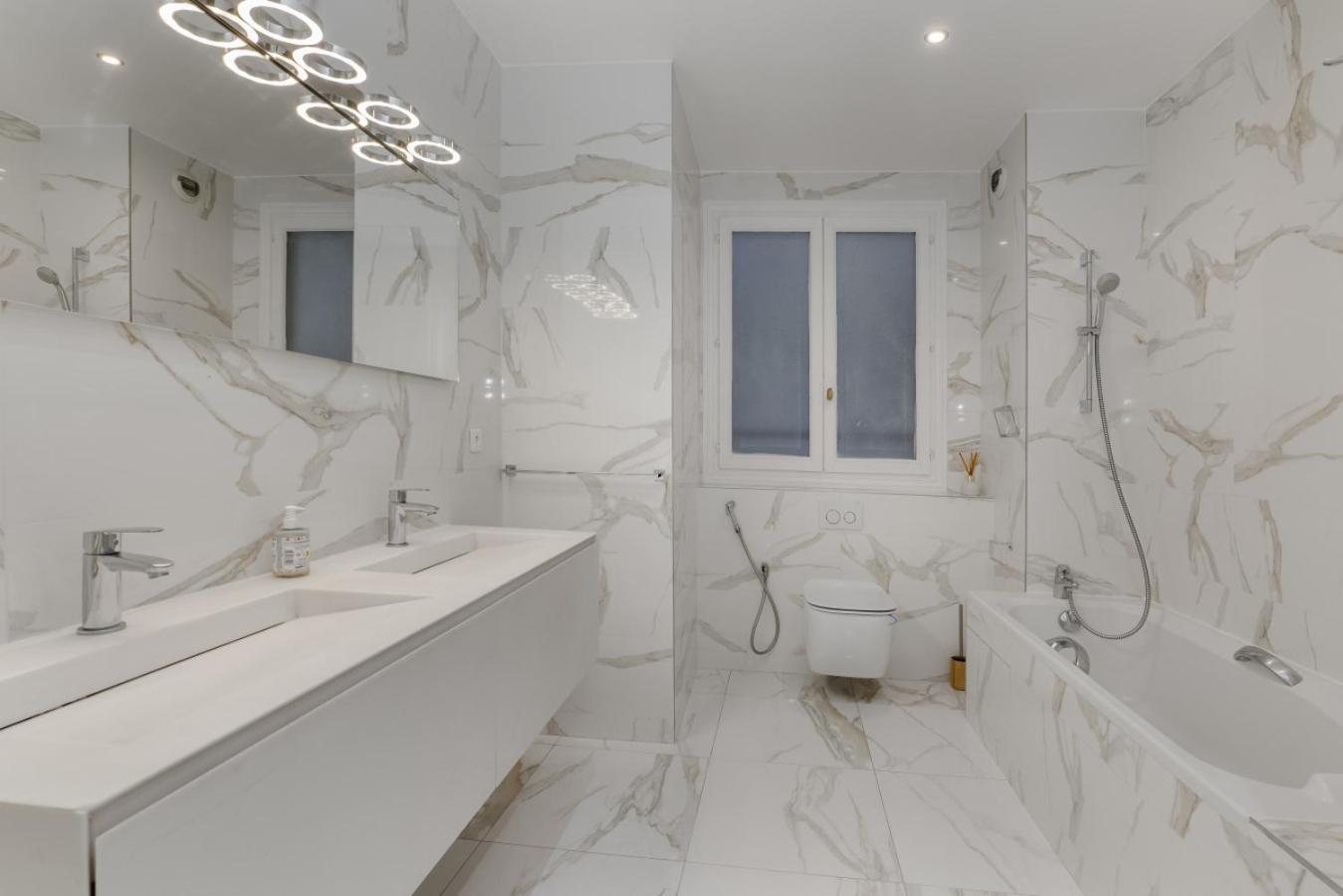 Luxury 5 Bed Residence - Opposite Arc de Triomphe