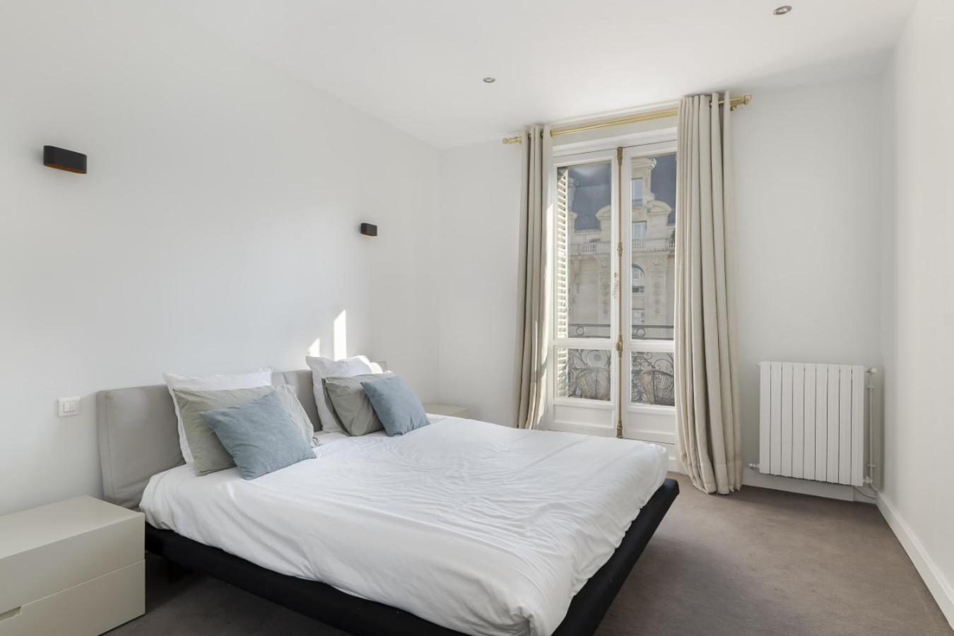 Luxury 5 Bed Residence - Opposite Arc de Triomphe