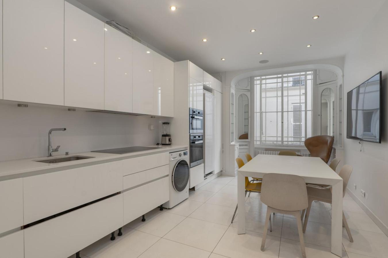 Luxury 5 Bed Residence - Opposite Arc de Triomphe
