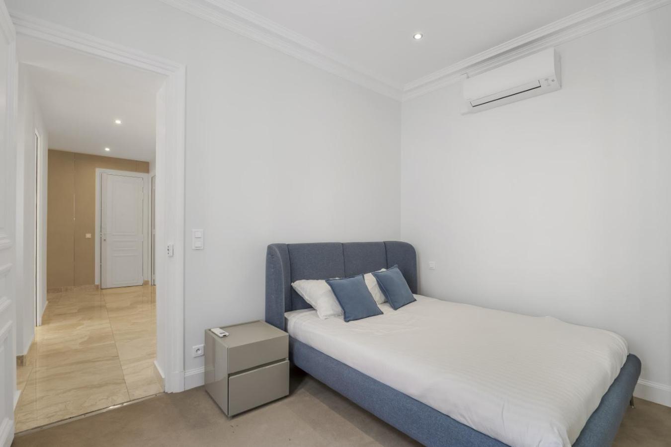 Luxury 5 Bed Residence - Opposite Arc de Triomphe