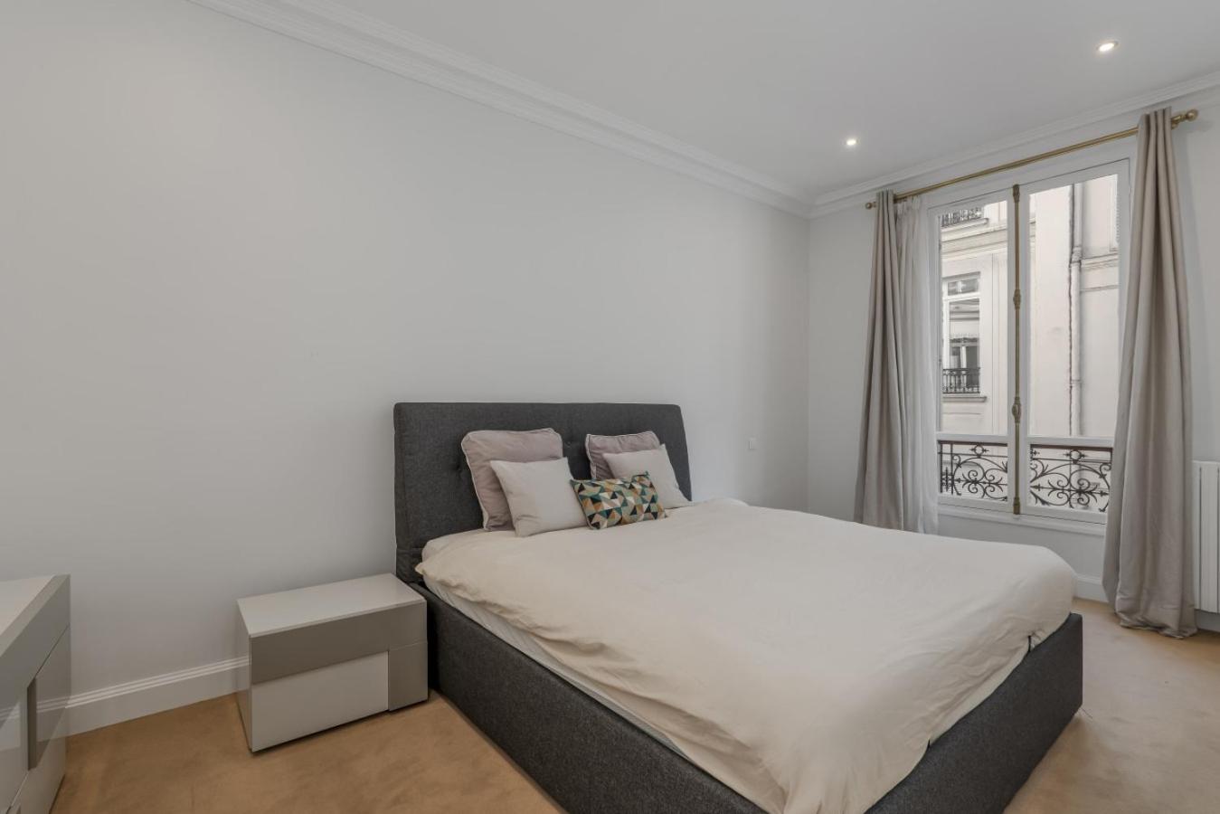 Luxury 5 Bed Residence - Opposite Arc de Triomphe