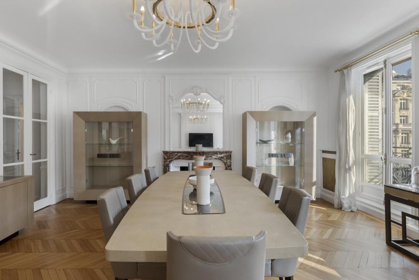 Luxury 5 Bed Residence - Opposite Arc de Triomphe