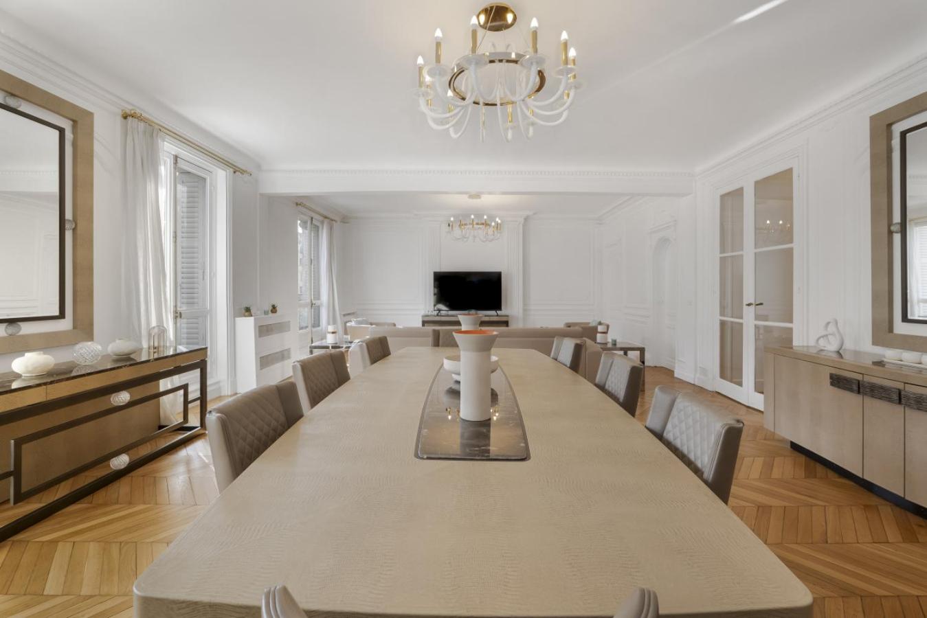 Luxury 5 Bed Residence - Opposite Arc de Triomphe