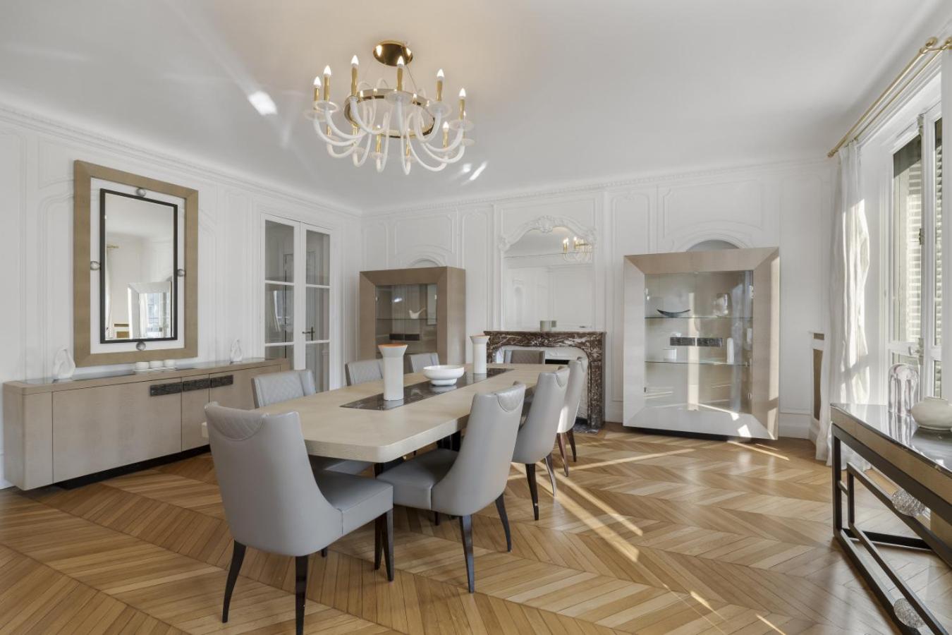 Luxury 5 Bed Residence - Opposite Arc de Triomphe