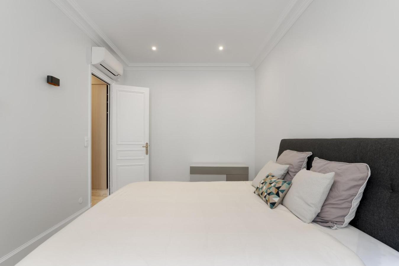 Luxury 5 Bed Residence - Opposite Arc de Triomphe