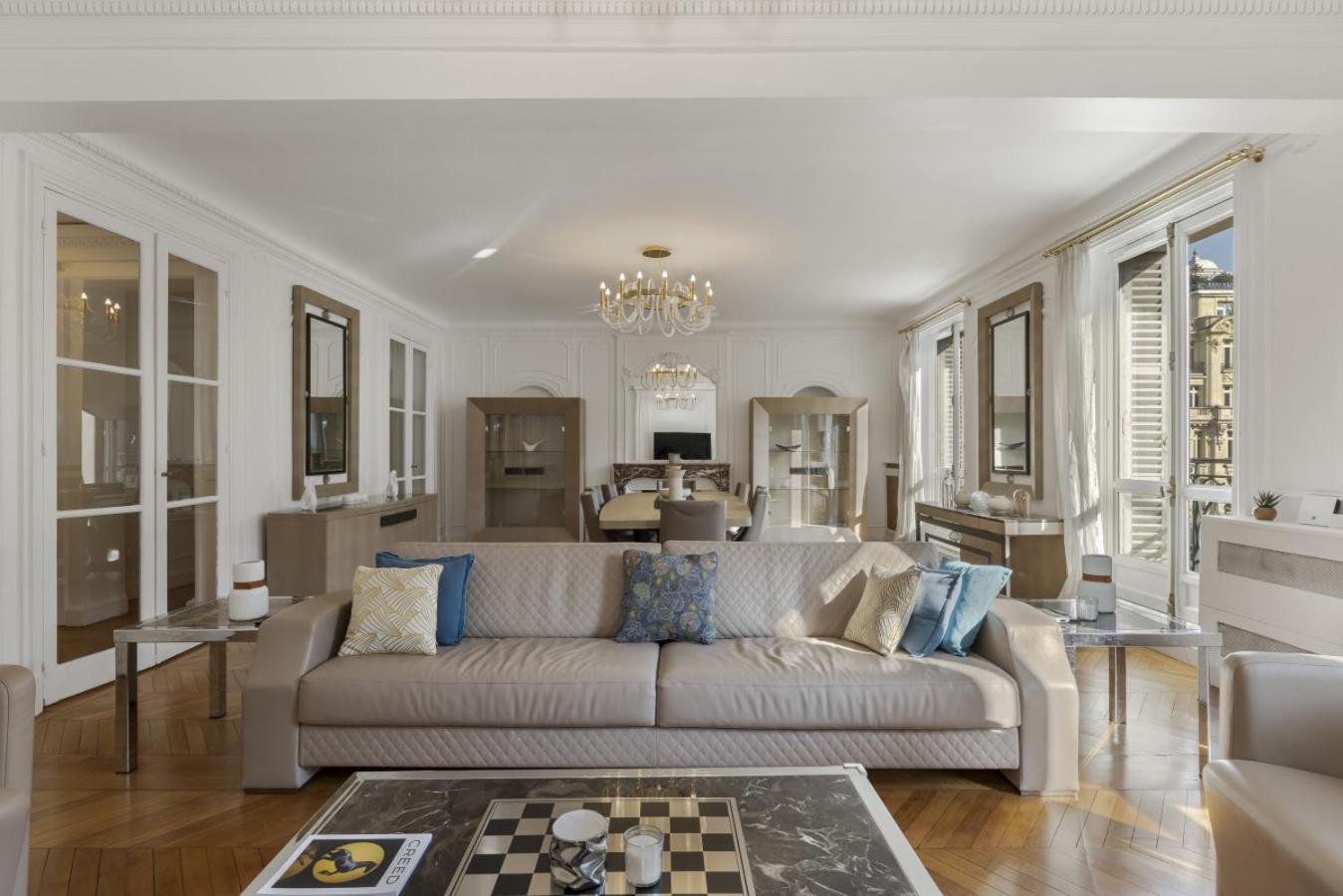 Luxury 5 Bed Residence - Opposite Arc de Triomphe