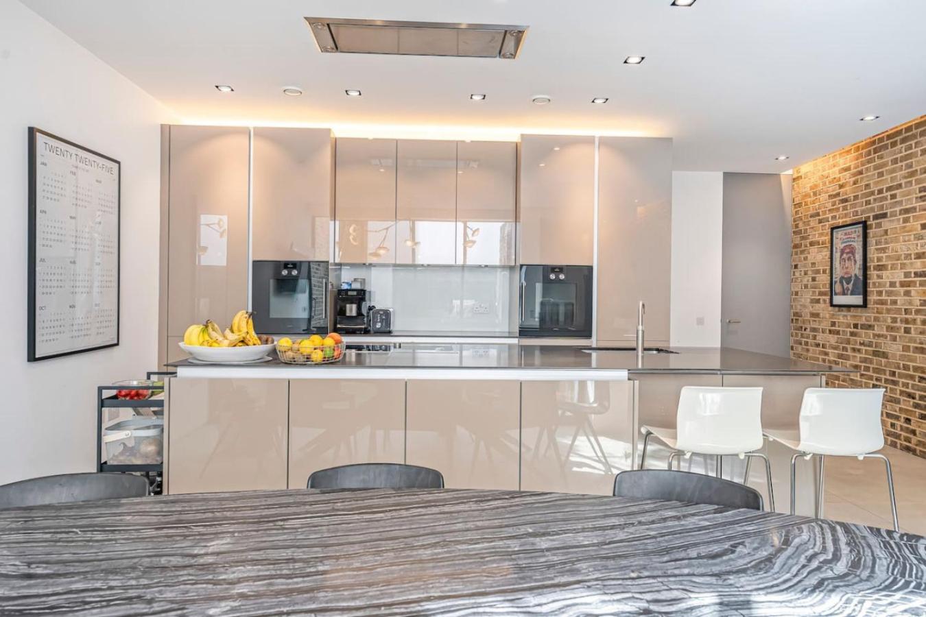 Ultra Luxury Chelsea Home Large Garden