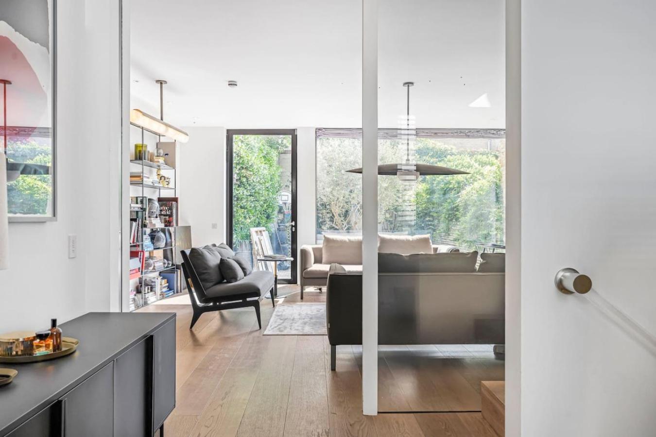 Ultra Luxury Chelsea Home Large Garden