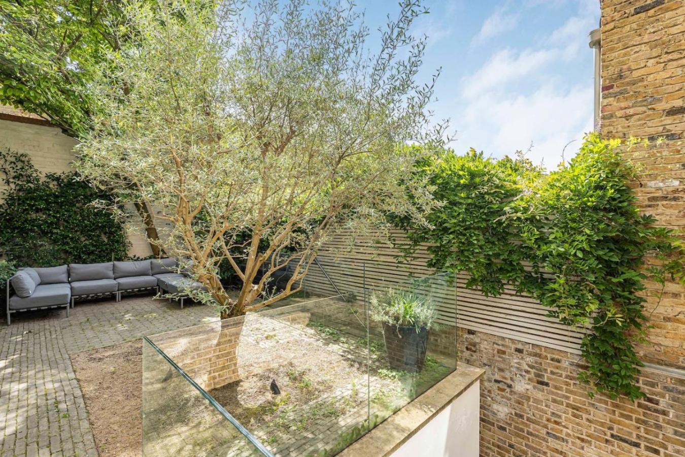 Ultra Luxury Chelsea Home Large Garden