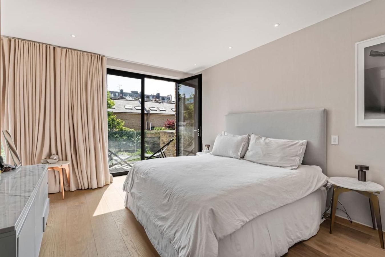 Ultra Luxury Chelsea Home Large Garden