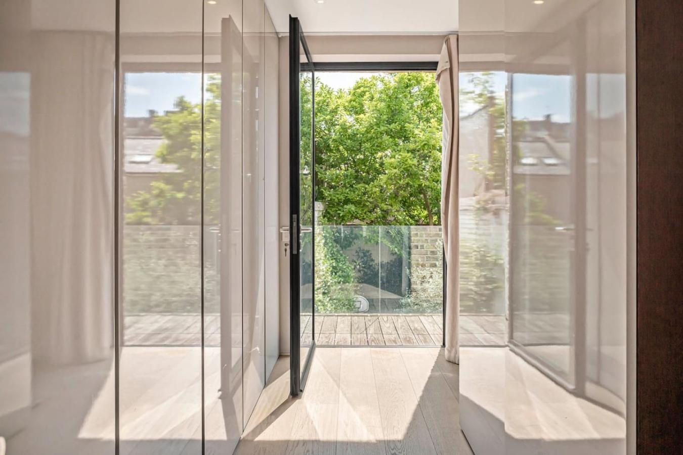 Ultra Luxury Chelsea Home Large Garden