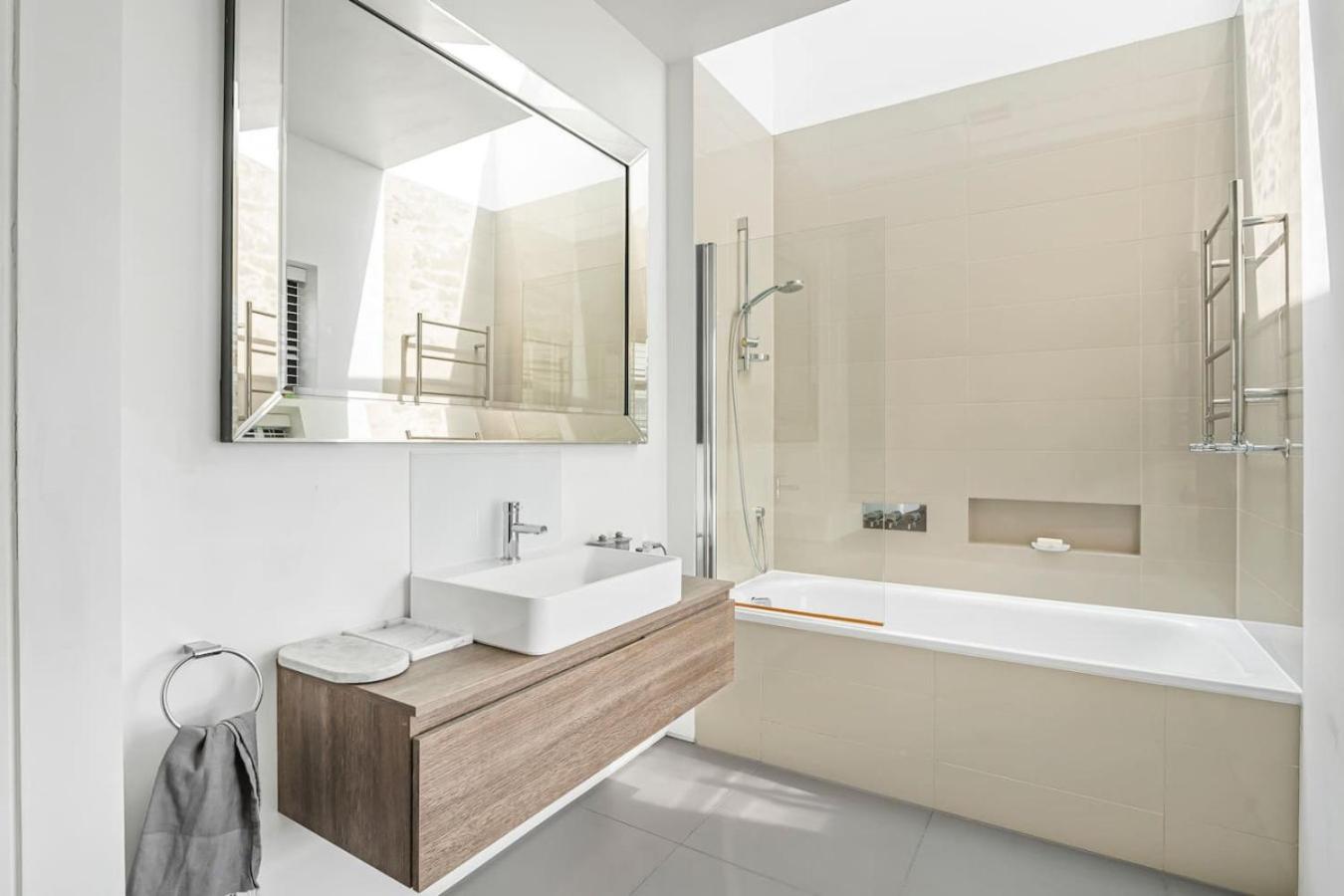 Ultra Luxury Chelsea Home Large Garden
