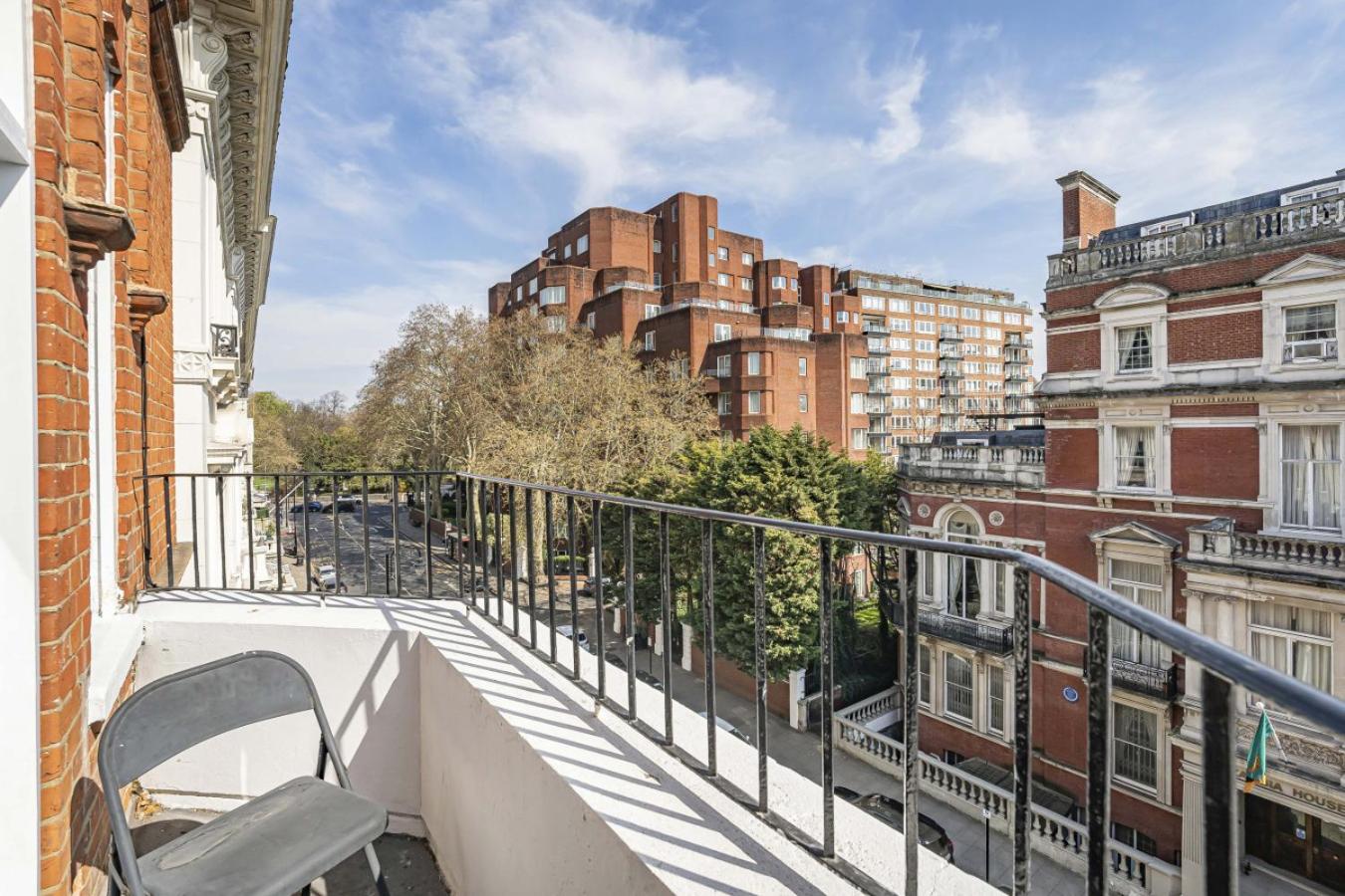 Royal Residence - Steps away from Hyde Park