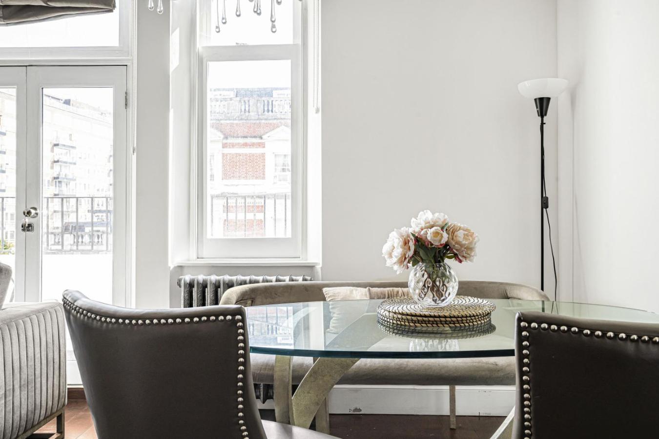 Royal Residence - Steps away from Hyde Park