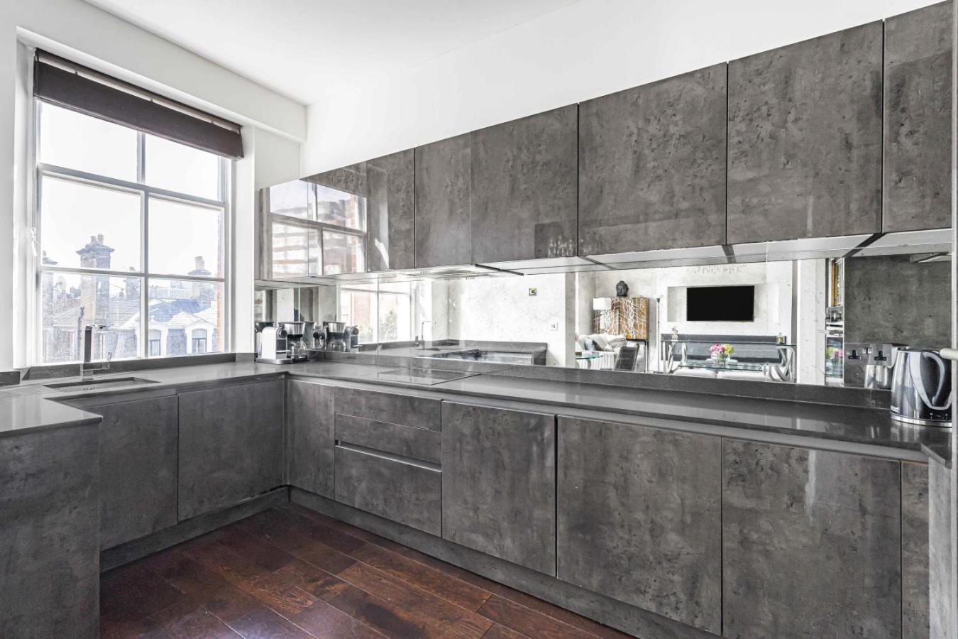Royal Residence - Steps away from Hyde Park