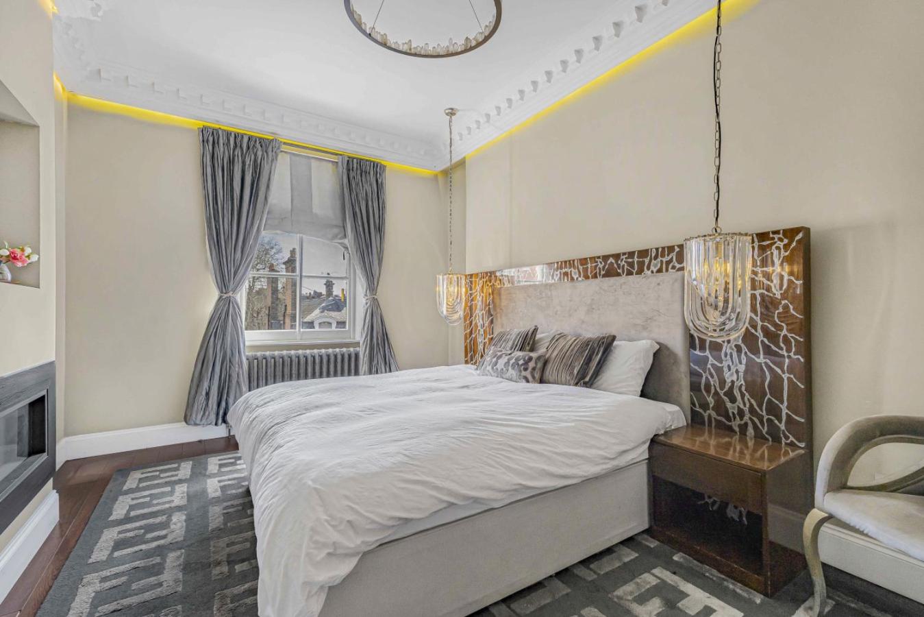 Royal Residence - Steps away from Hyde Park