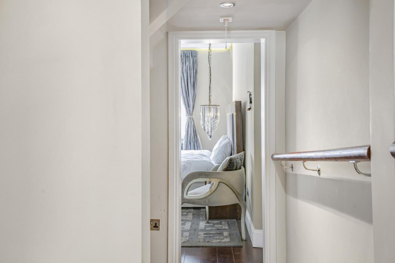 Royal Residence - Steps away from Hyde Park