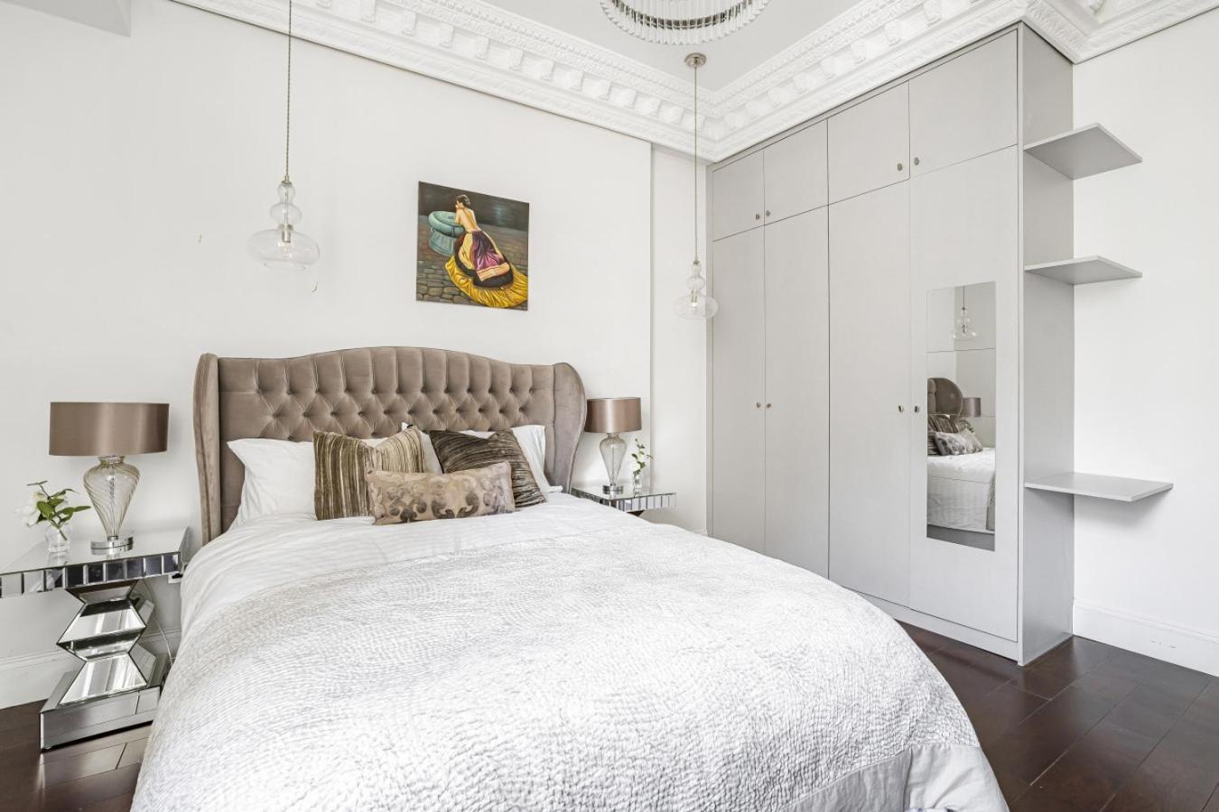 Royal Residence - Steps away from Hyde Park