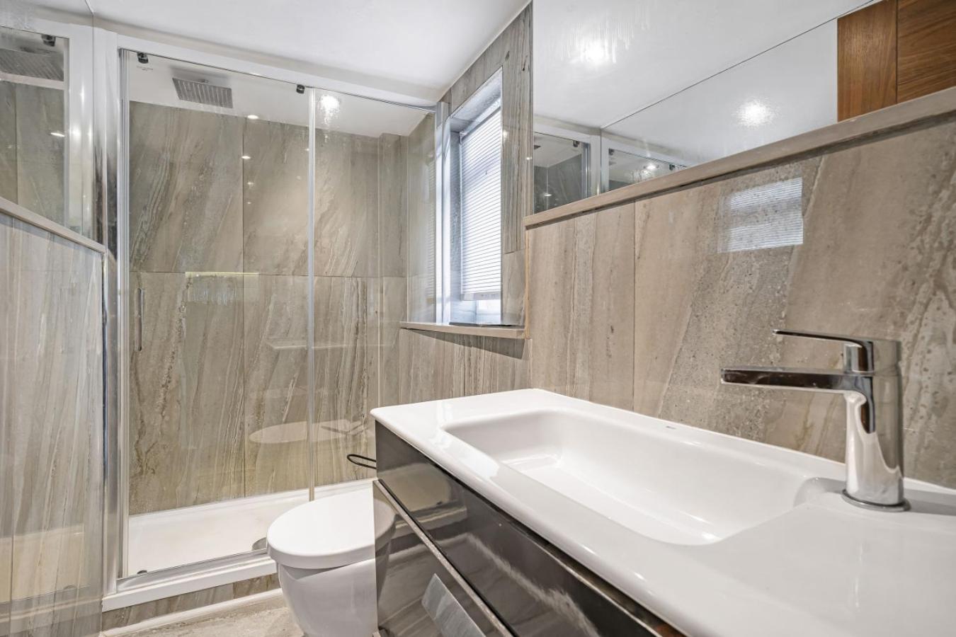 Royal Residence - Steps away from Hyde Park