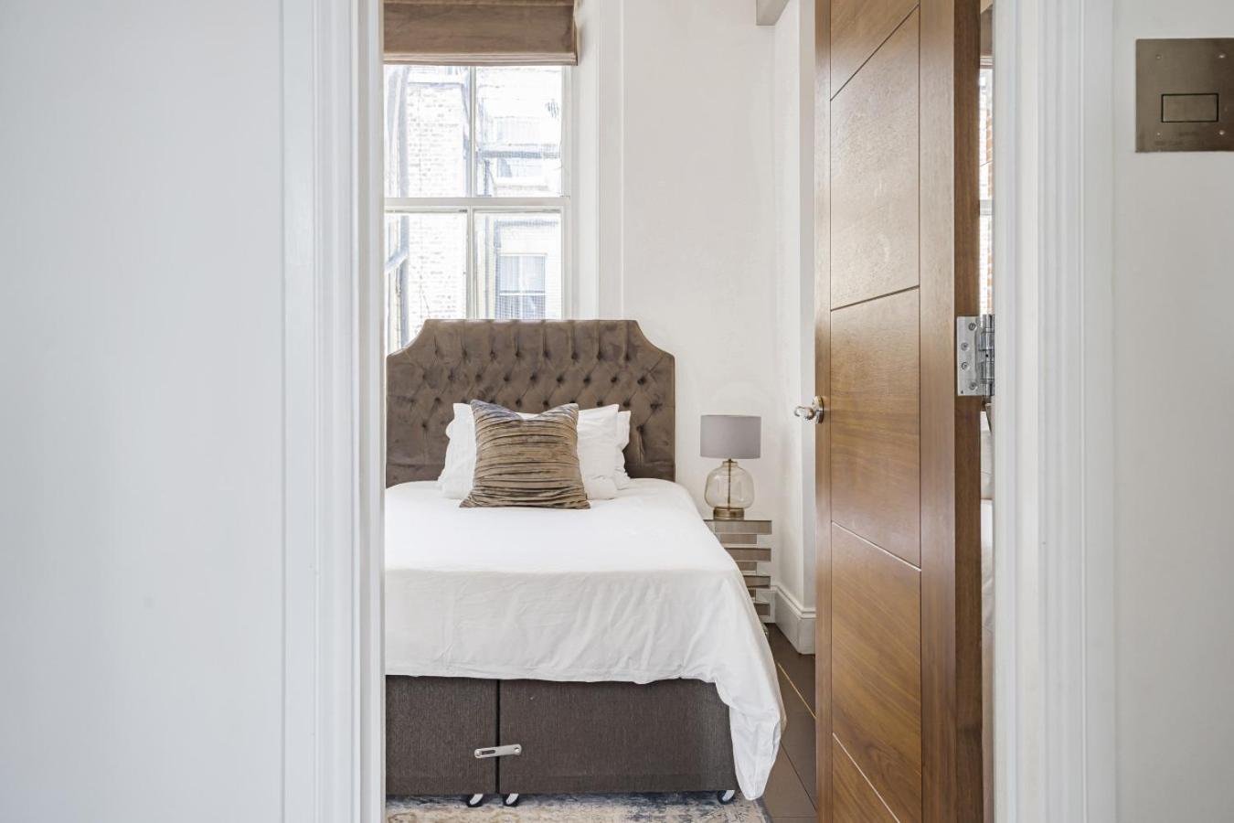 Royal Residence - Steps away from Hyde Park