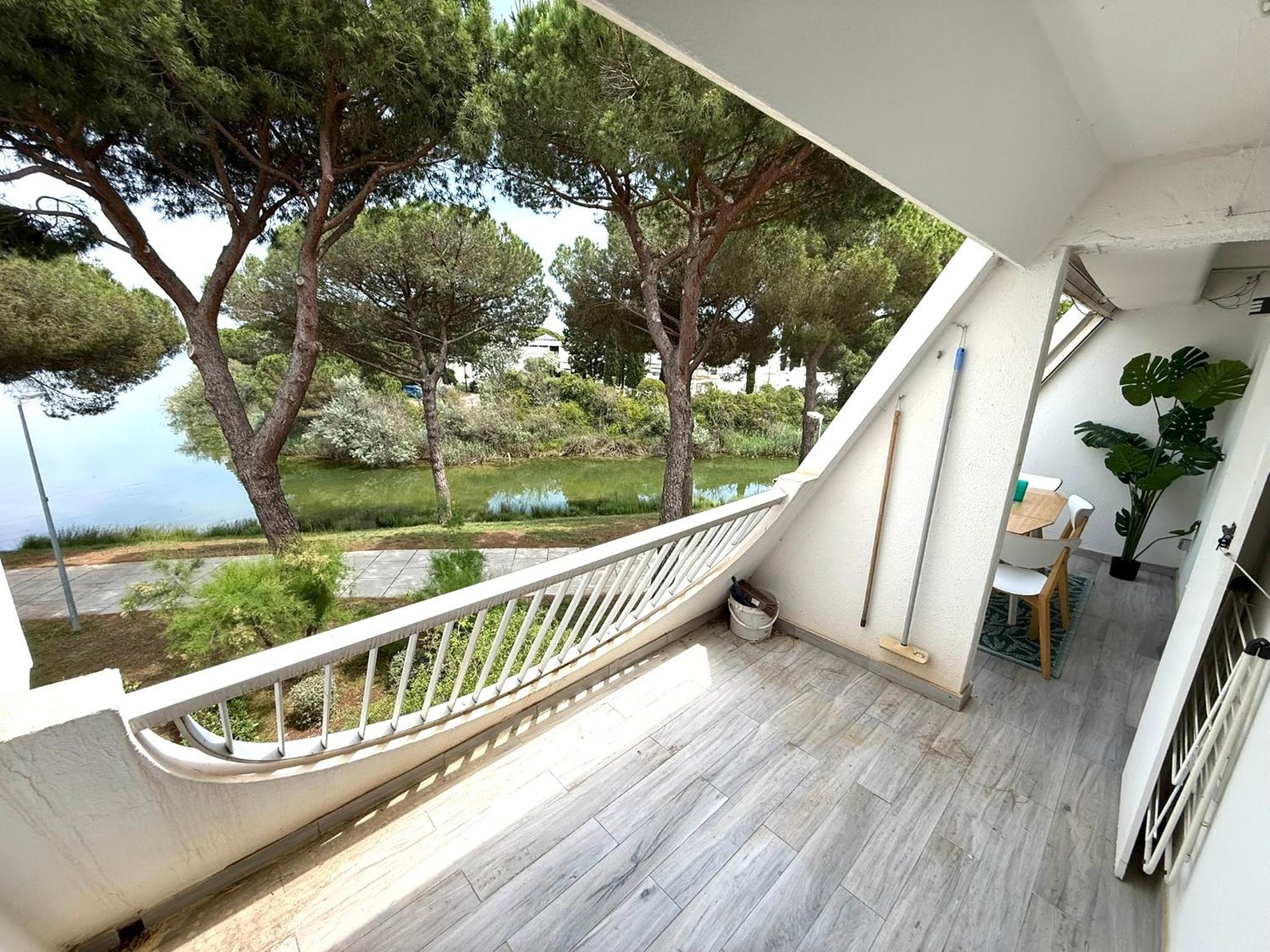 Studio 4pers La Grande Motte Ponant, Vue exceptionnelle lac, double terrasse, Parking, base nautique, golf & plage à pied, draps & serviettes fournis - 2èm