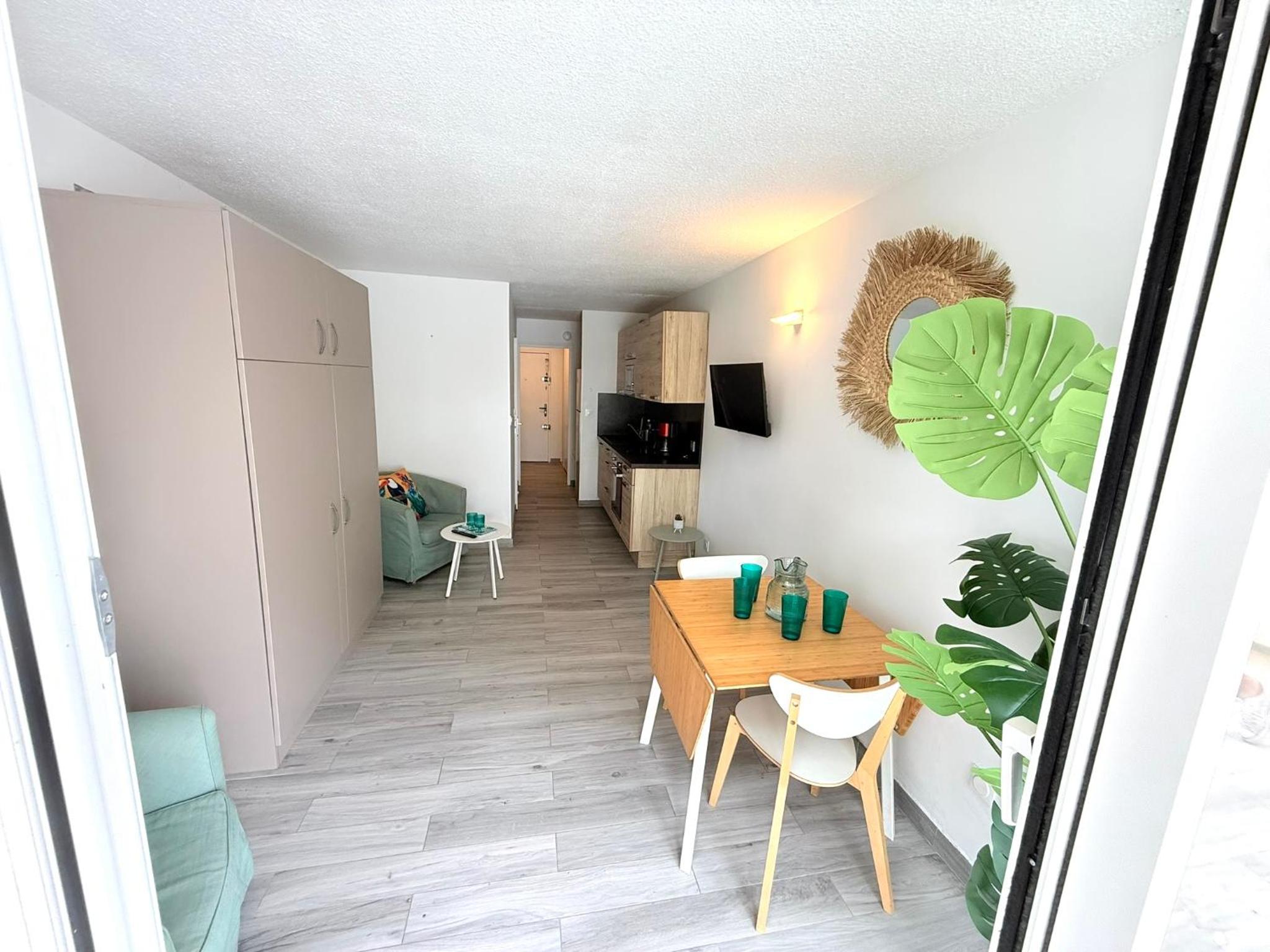Studio 4pers La Grande Motte Ponant, Vue exceptionnelle lac, double terrasse, Parking, base nautique, golf & plage à pied, draps & serviettes fournis - 2èm