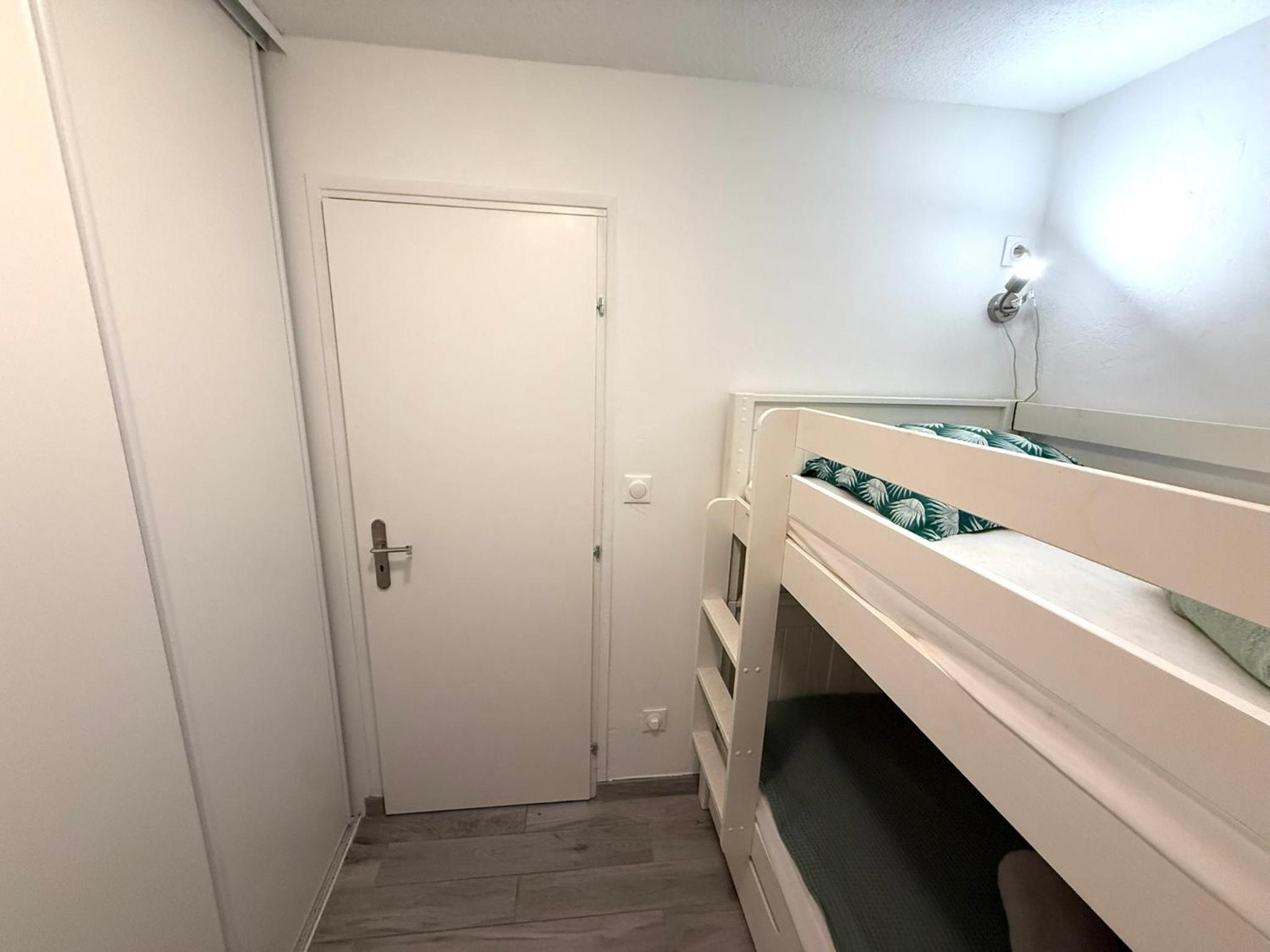 Studio 4pers La Grande Motte Ponant, Vue exceptionnelle lac, double terrasse, Parking, base nautique, golf & plage à pied, draps & serviettes fournis - 2èm