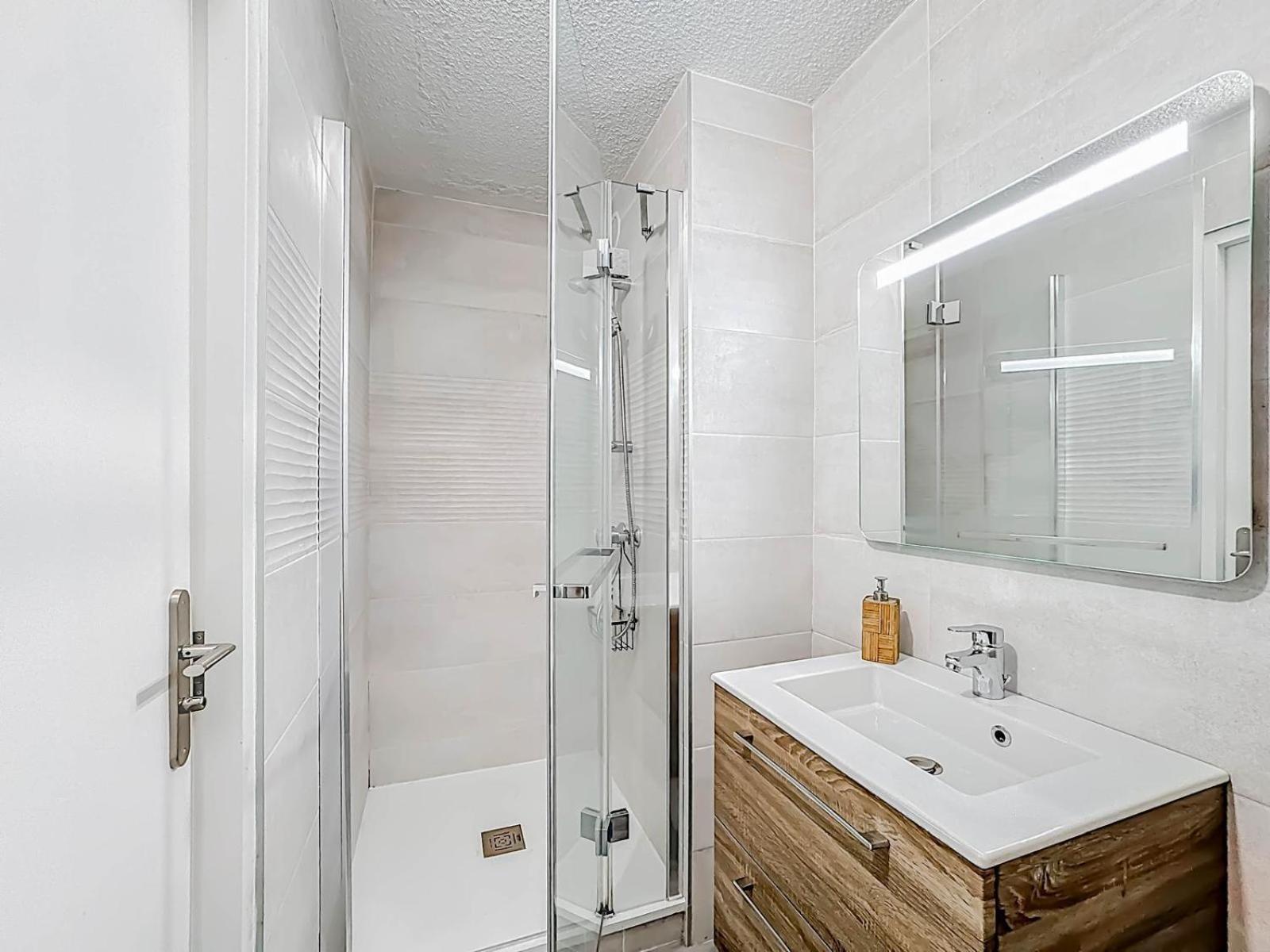Studio 4pers La Grande Motte Ponant, Vue exceptionnelle lac, double terrasse, Parking, base nautique, golf & plage à pied, draps & serviettes fournis - 2èm