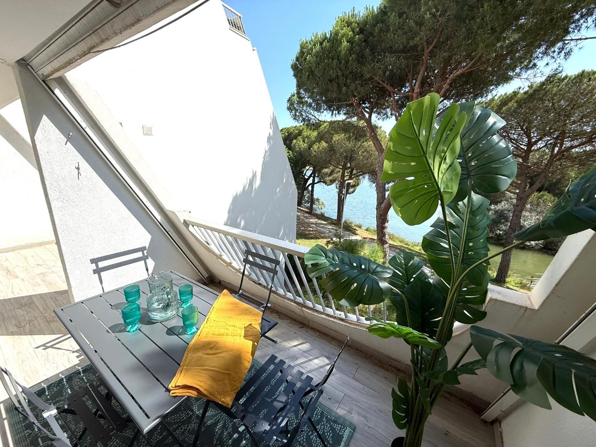 Studio 4pers La Grande Motte Ponant, Vue exceptionnelle lac, double terrasse, Parking, base nautique, golf & plage à pied, draps & serviettes fournis - 2èm