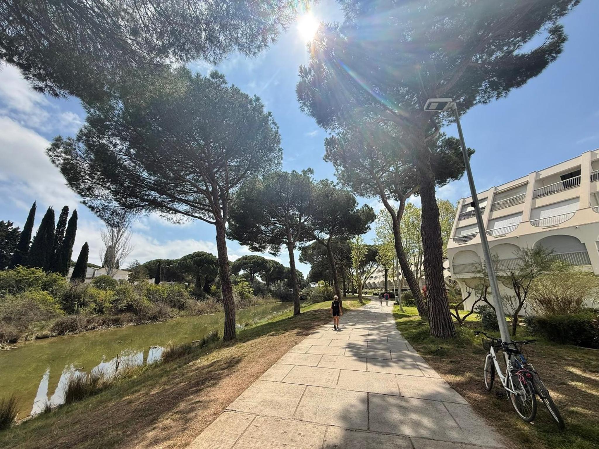 Studio 4pers La Grande Motte Ponant, Vue exceptionnelle lac, double terrasse, Parking, base nautique, golf & plage à pied, draps & serviettes fournis - 2èm