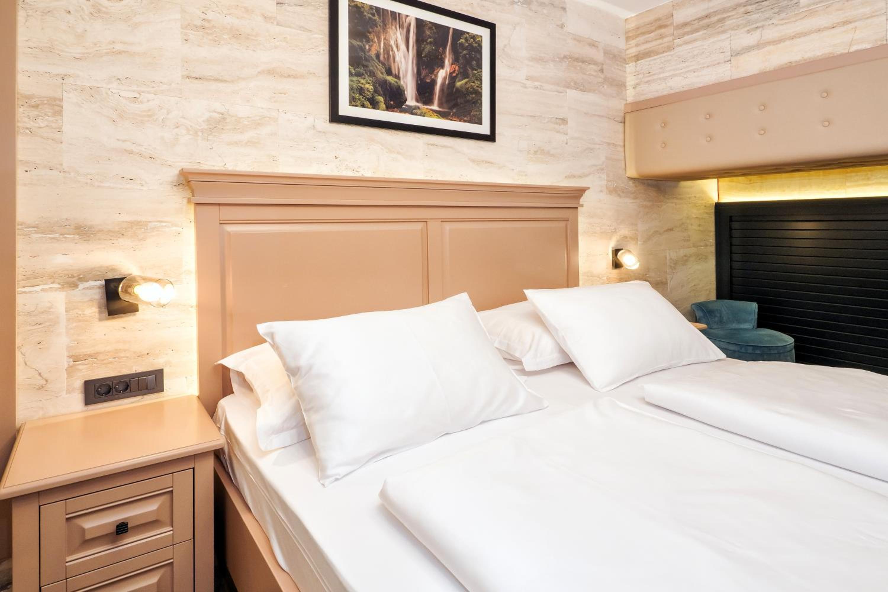 Split Central Pazar Rooms