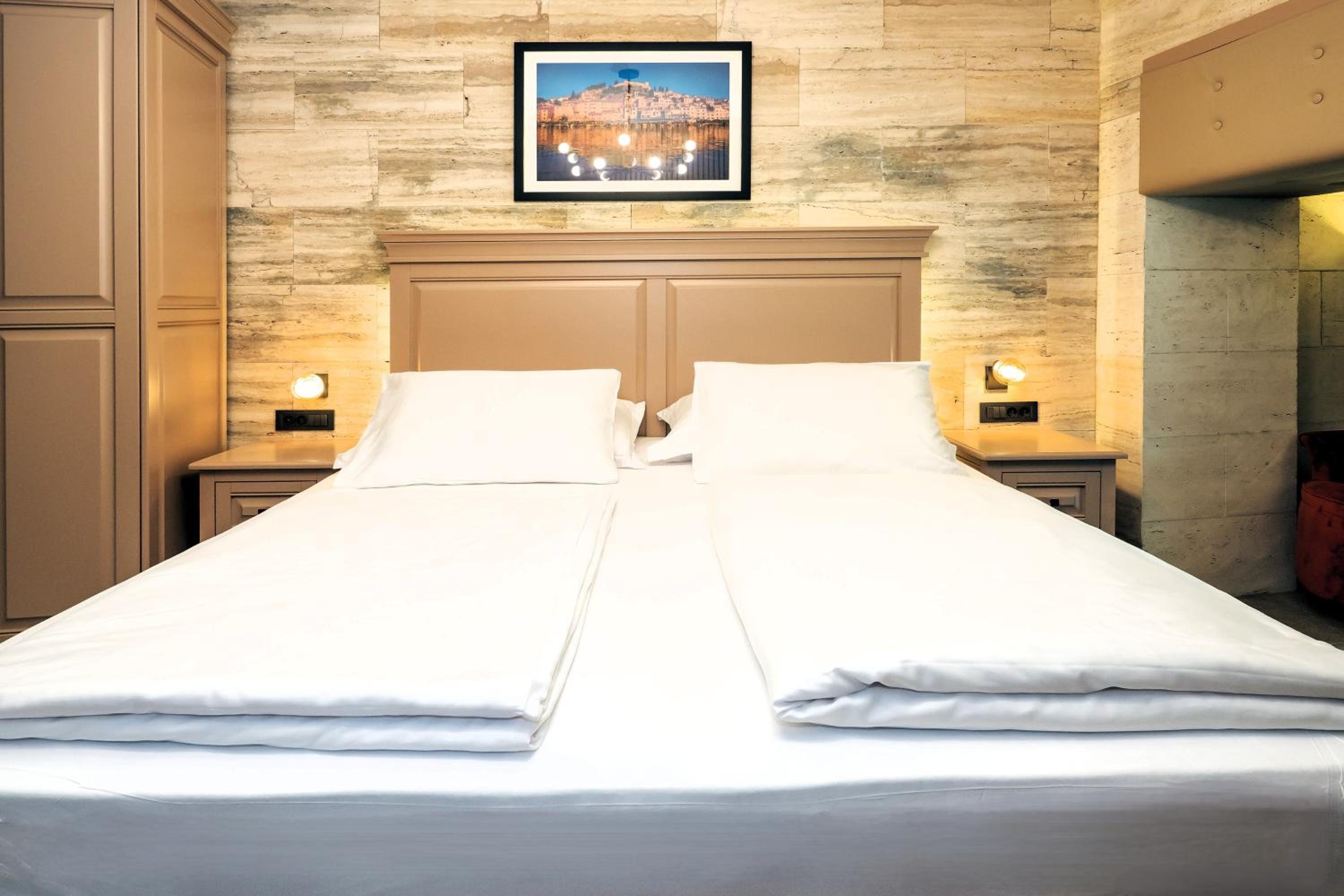 Split Central Pazar Rooms