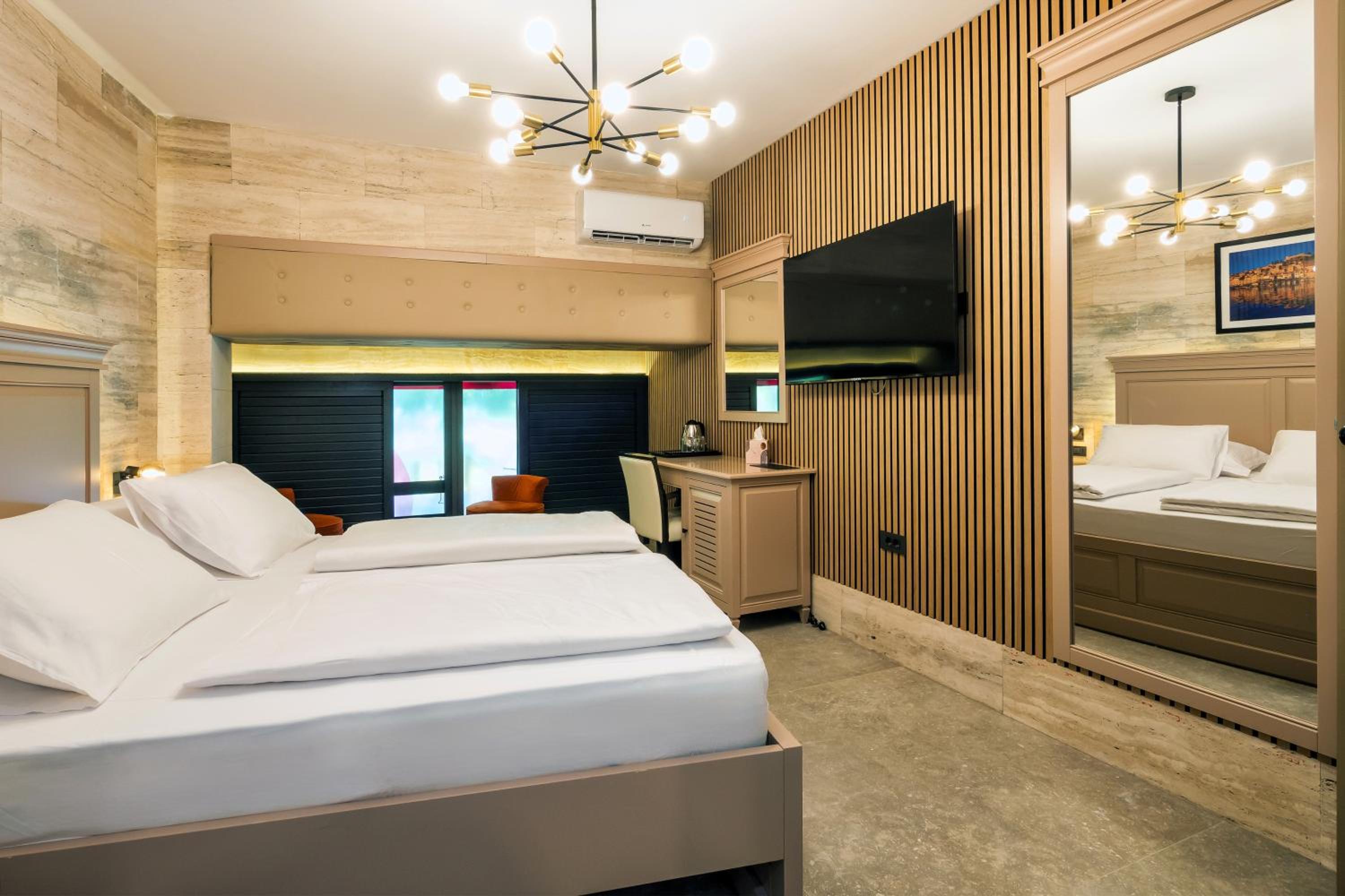 Split Central Pazar Rooms