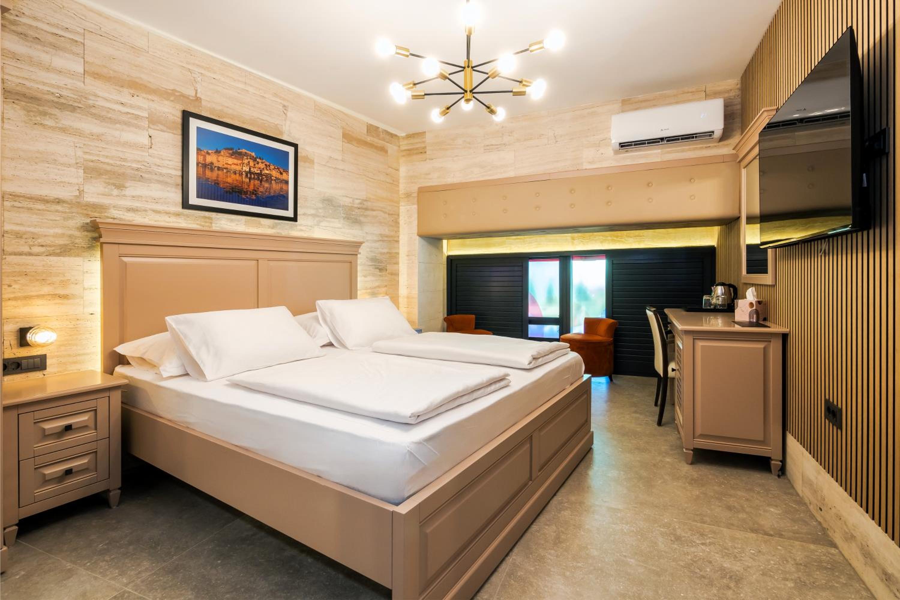 Split Central Pazar Rooms
