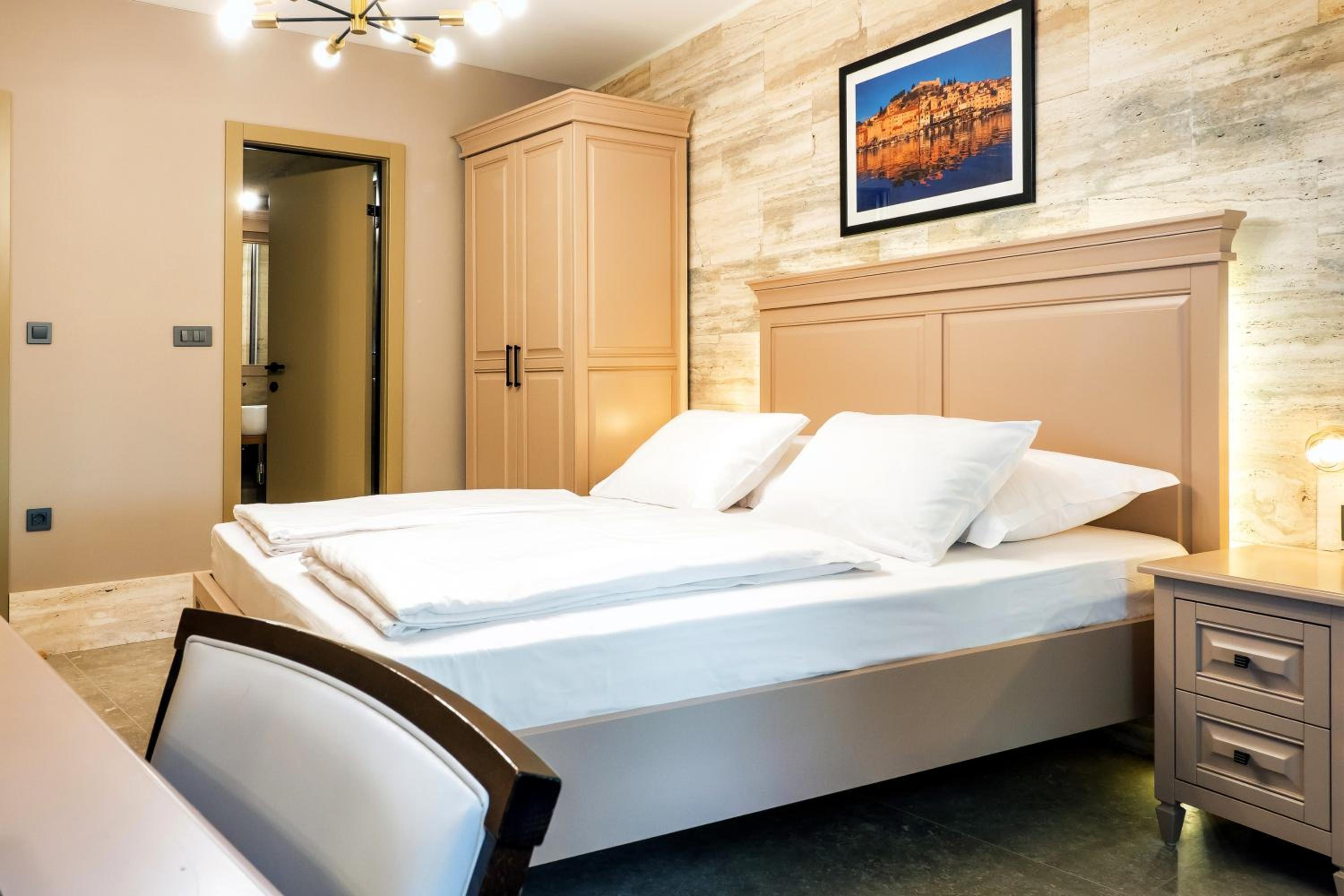 Split Central Pazar Rooms