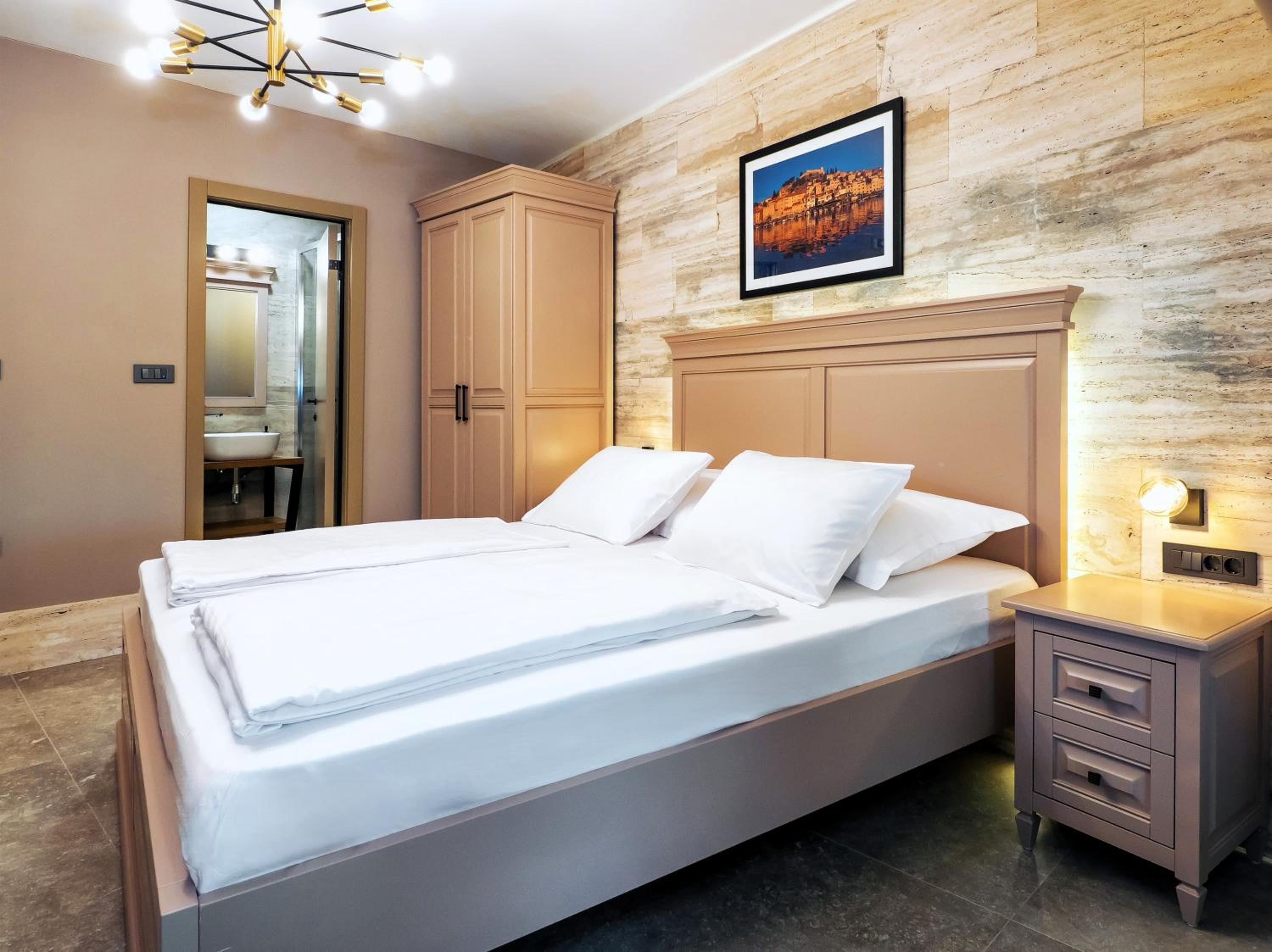 Split Central Pazar Rooms