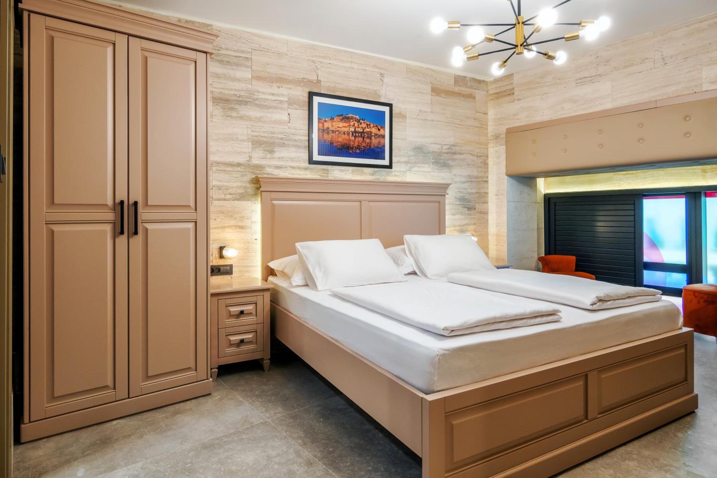 Split Central Pazar Rooms