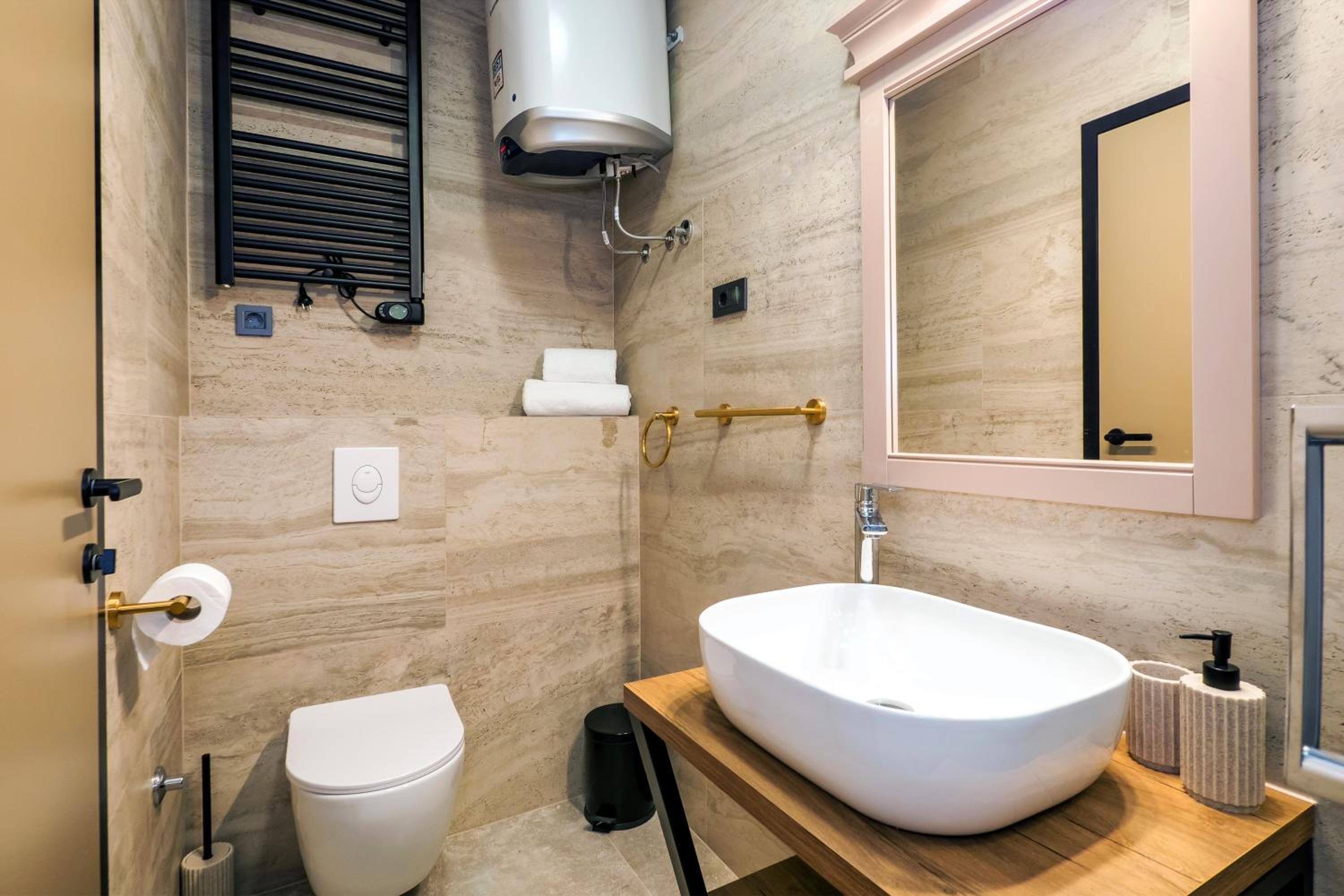 Split Central Pazar Rooms