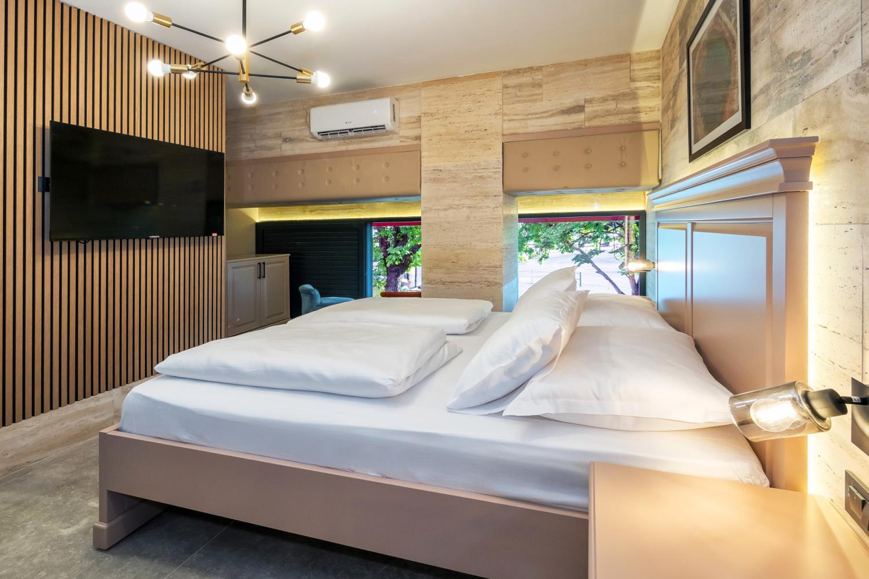 Split Central Pazar Rooms
