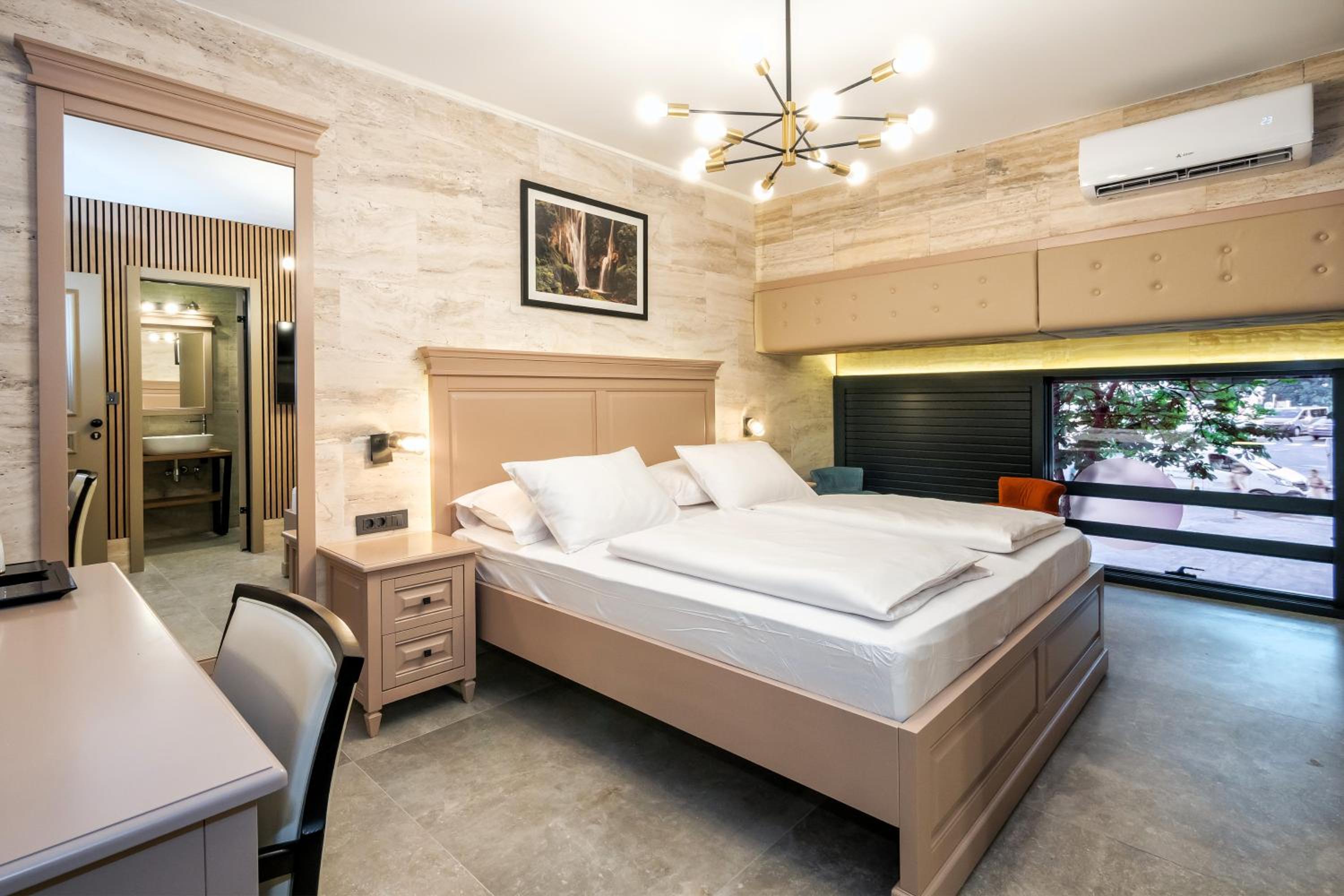 Split Central Pazar Rooms